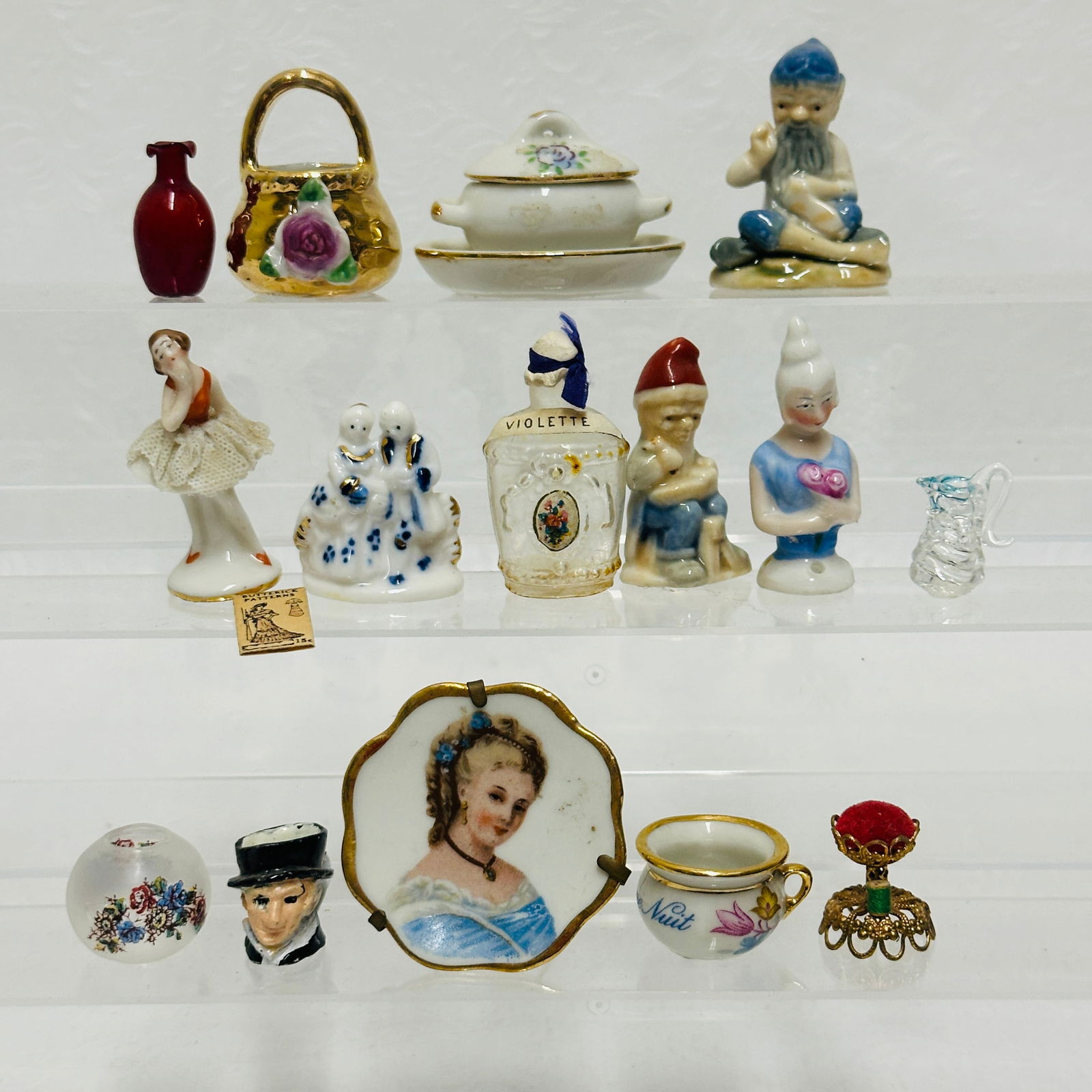 Dollhouse Miniatures Housewares and Accessories Grouping (1 of 6)