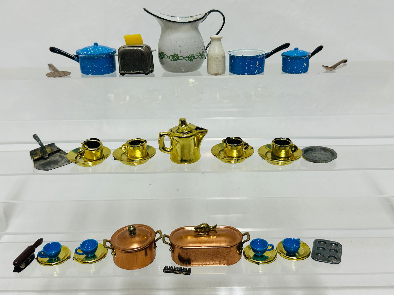 Dollhouse Miniatures Kitchen Utensils and Cookwares Grouping (1 of 5)