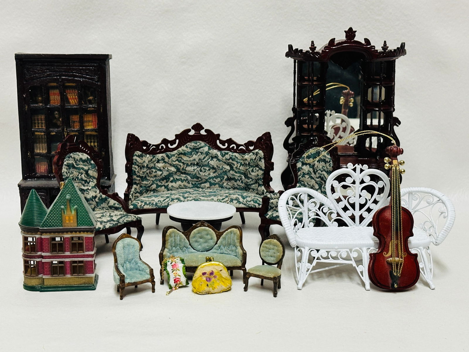 Dollhouse Miniatures Living Room suite Grouping (1 of 17)