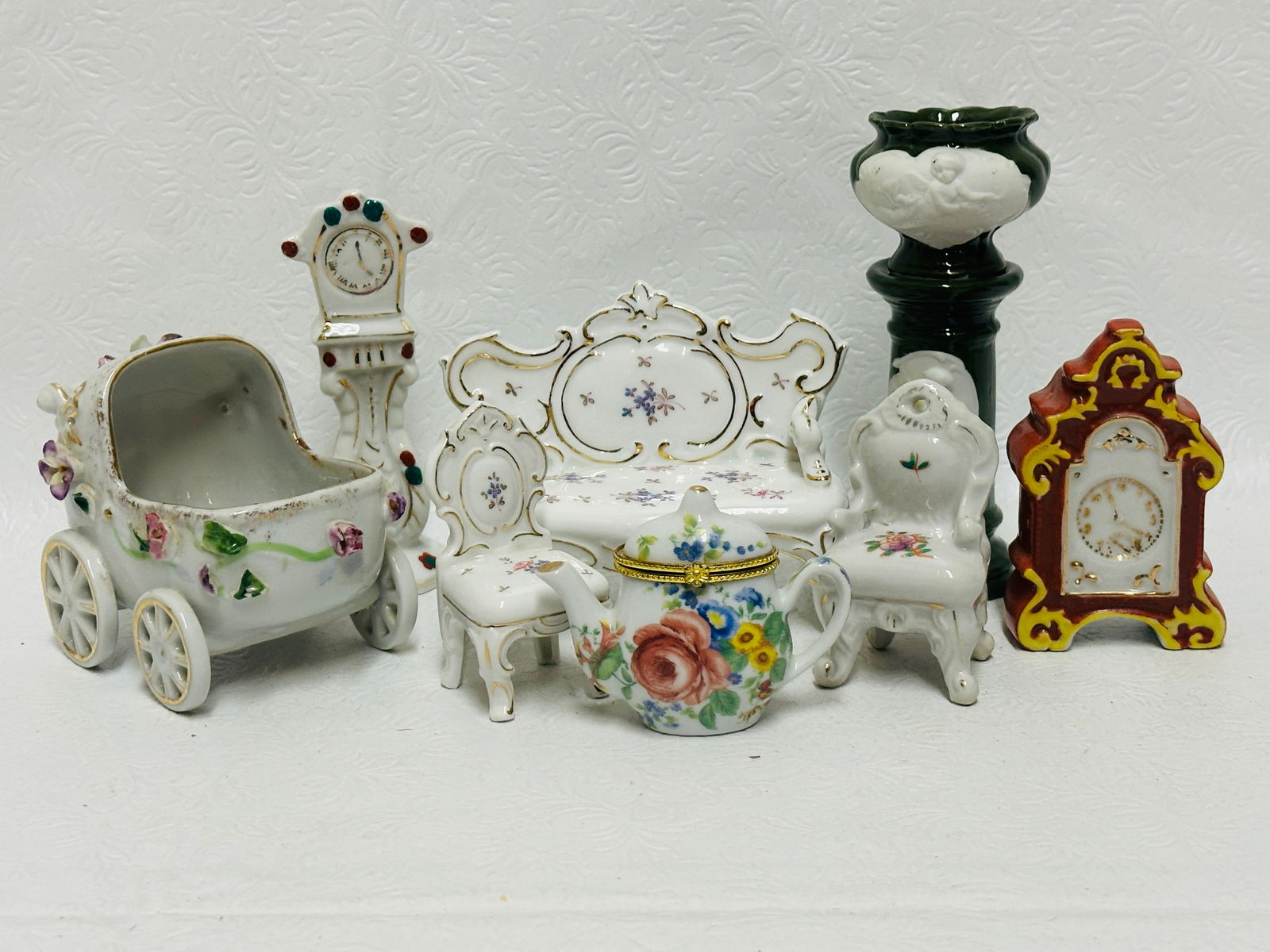 Porcelain Dollhouse Miniatures Living Room Grouping (1 of 10)