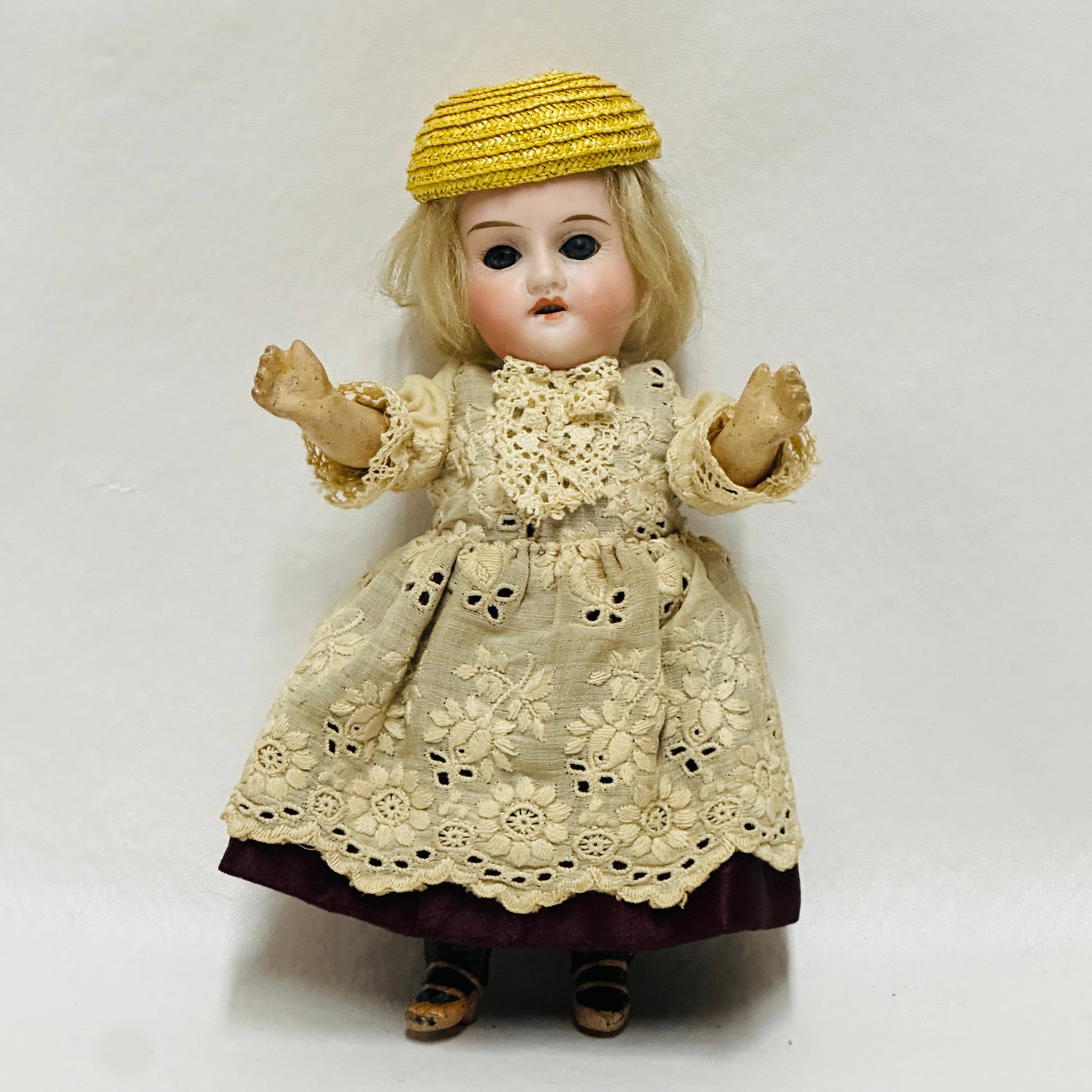 Bisque Head Doll marked 1900 DEP (1 of 10)