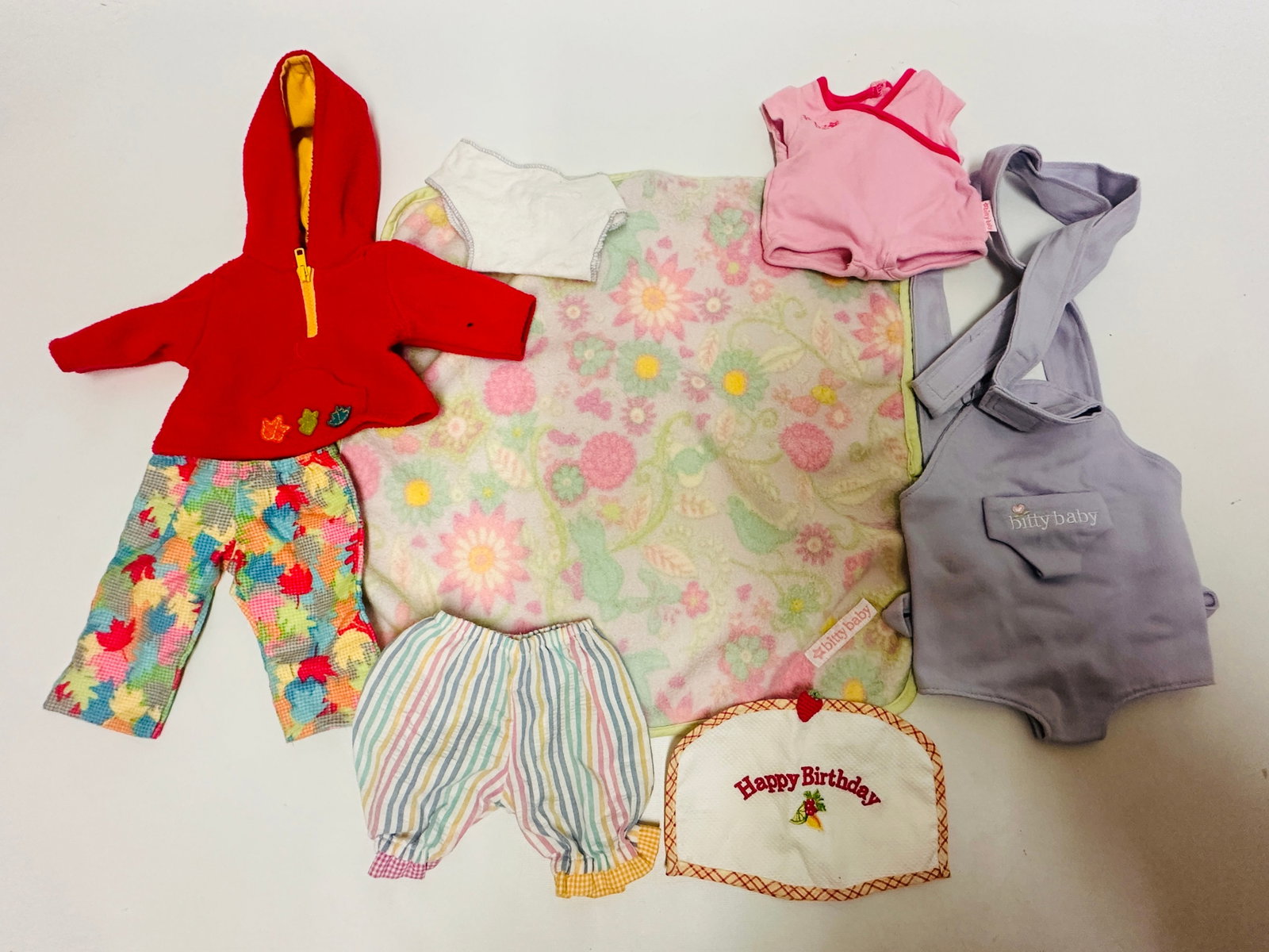 American Girl Doll Bitty Baby Clothes and Bedding Grouping: American Girl Doll Bitty Baby Clothes and Bedding Grouping ------------------ please review all pictures carefully because they are part of the description and show condition issues if any -----------
