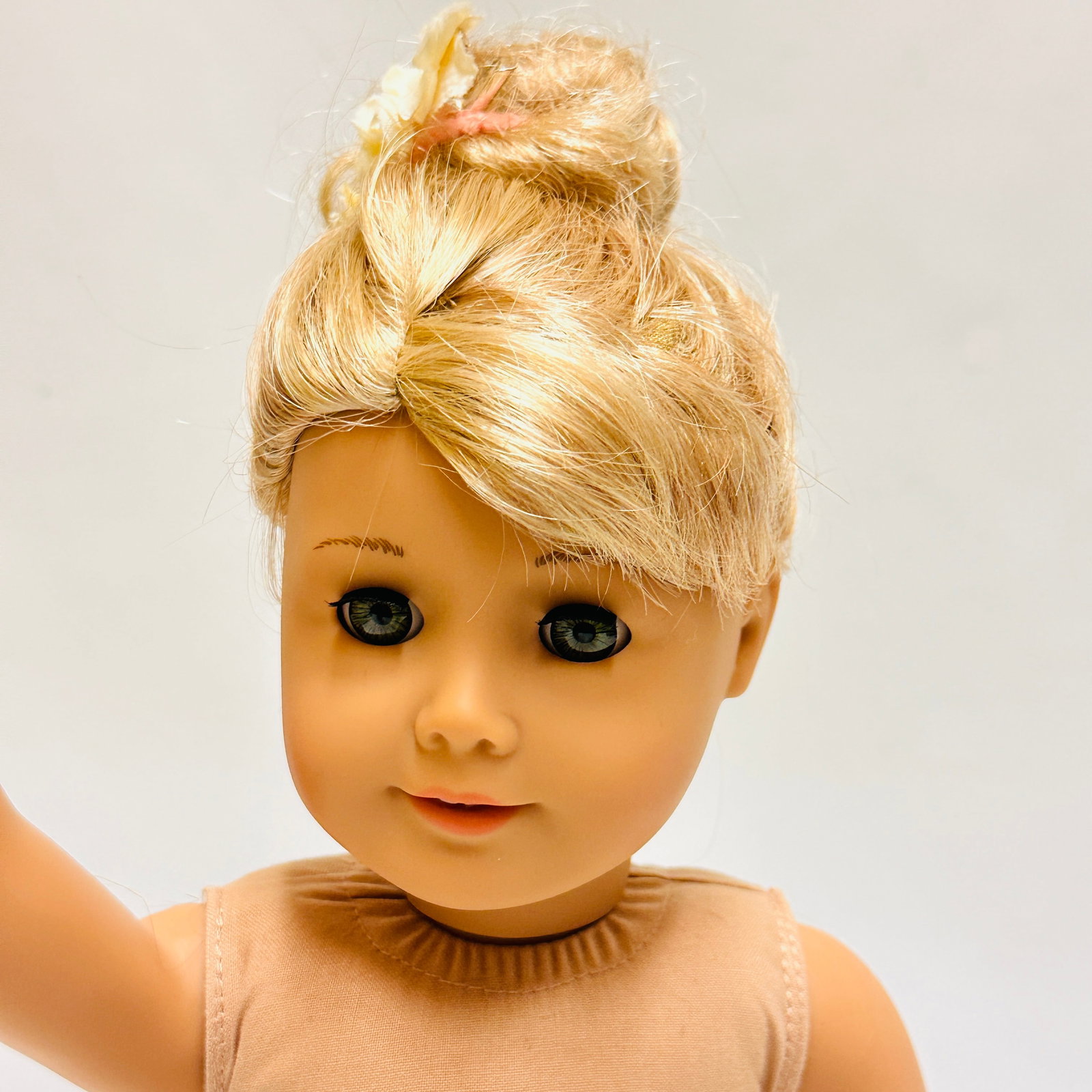 American Girl Doll Lanie Holland: American Girl Doll Lanie Holland ------------------ please review all pictures carefully because they are part of the description and show condition issues if any ------------------ please consider th