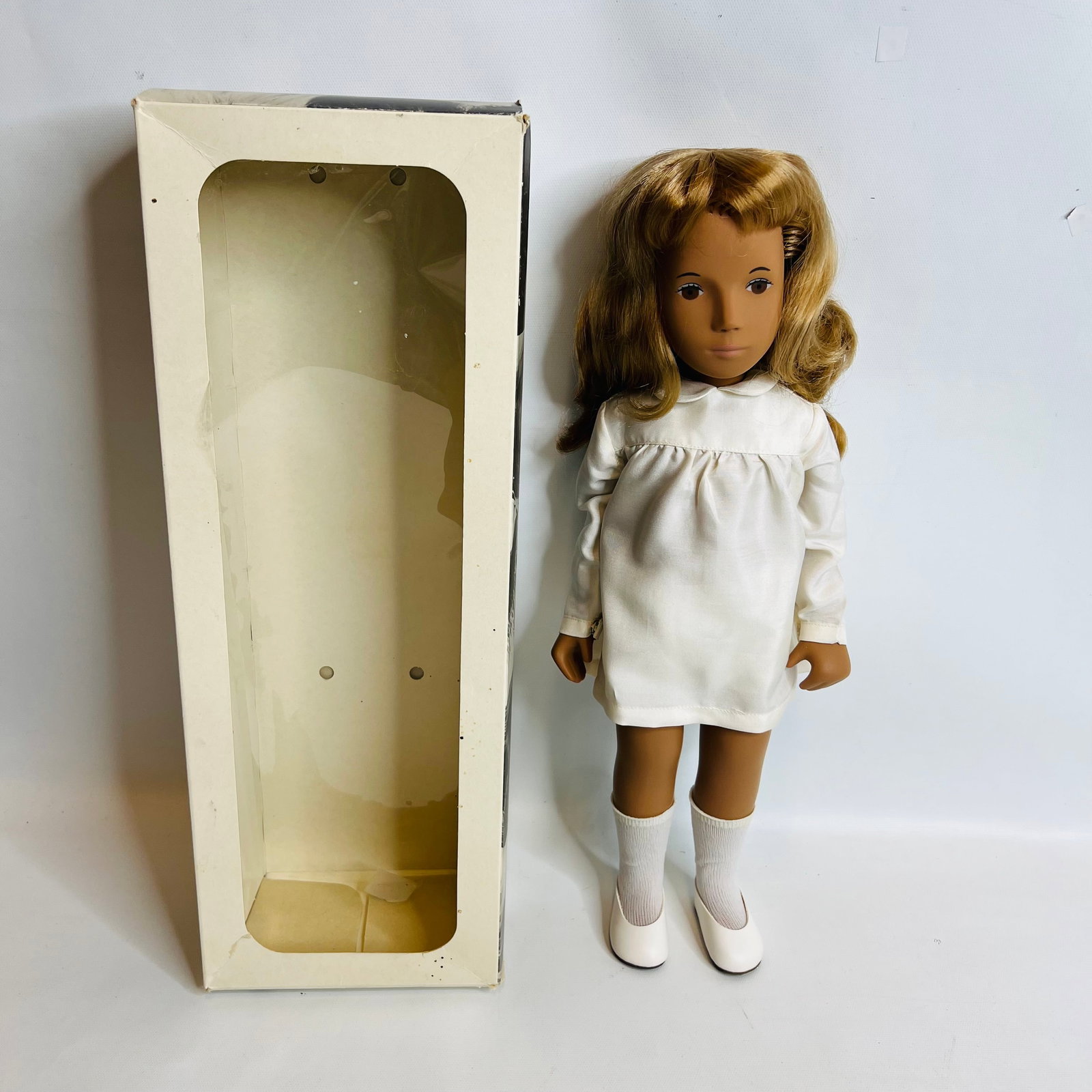 Doll 101 Sasha Honey Blonde Hair and Silk Dress: Doll 101 Sasha Honey Blonde Hair and Silk Dress ------------------ please review all pictures carefully because they are part of the description and show condition issues if any ------------------ ple