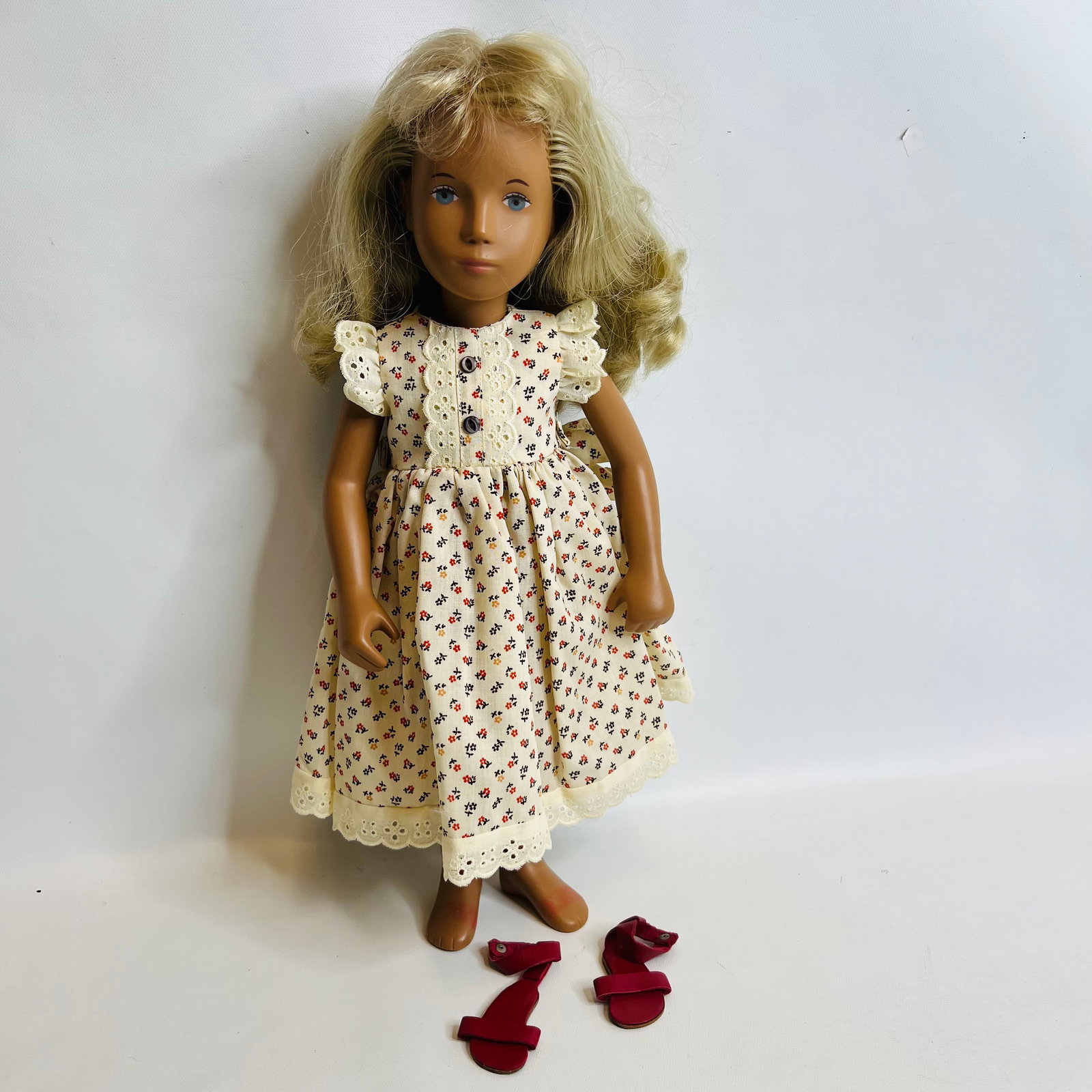 Sasha Doll Blonde Hair and Floral Dress (1 of 7)