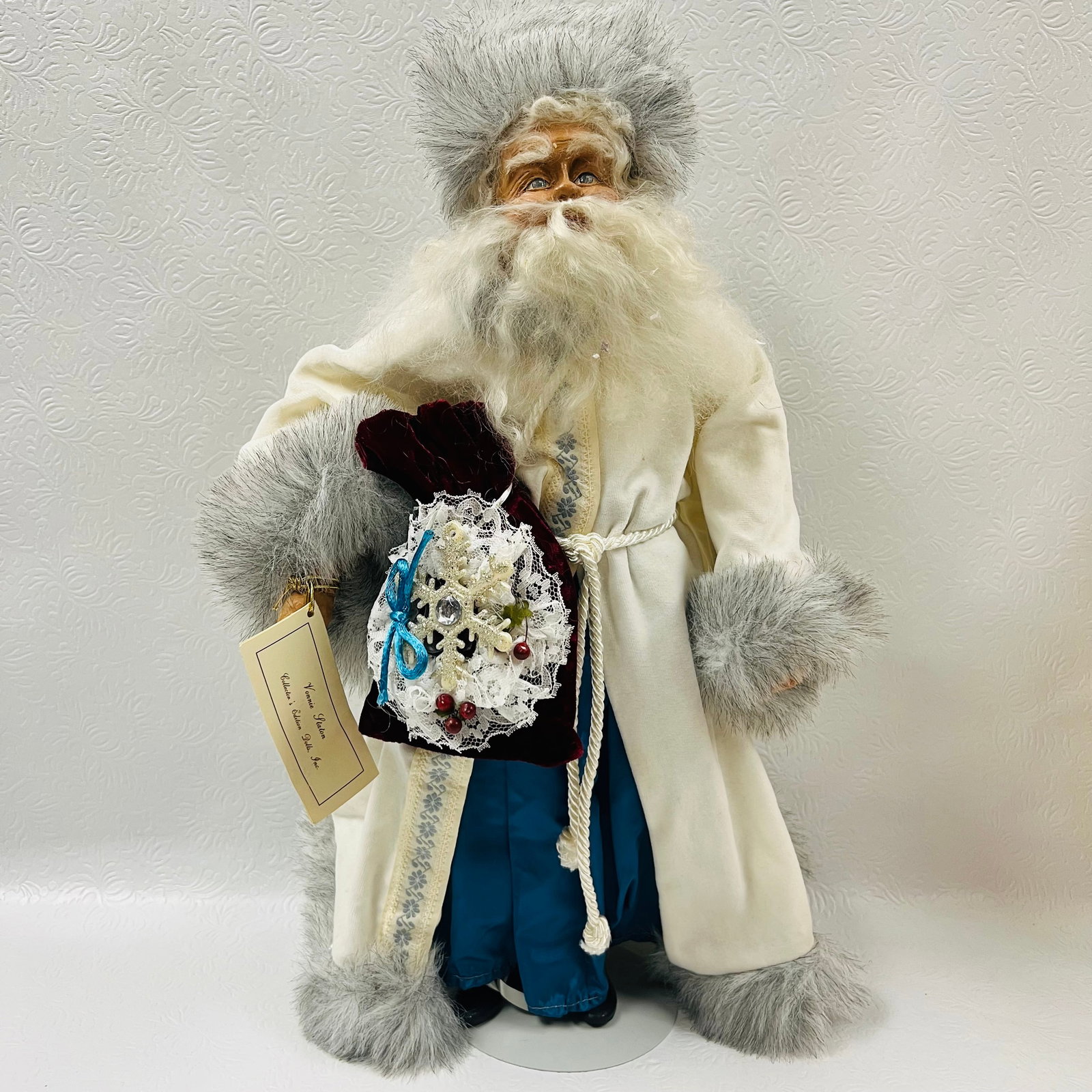 Artist Vonnie Staton Musical Santa, 1986, No.352 (1 of 7)