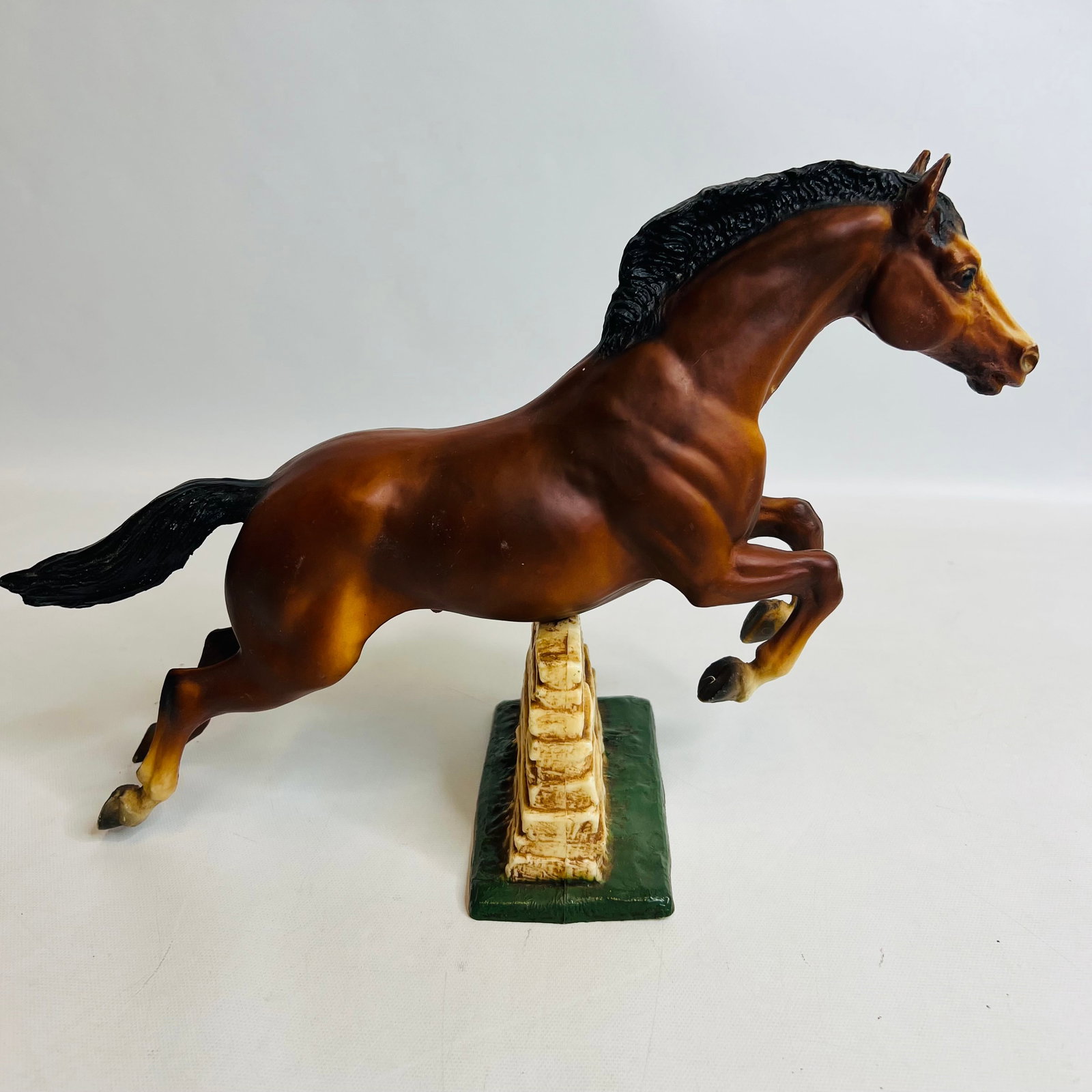 Breyer Stonewall Jumping Horse (1 of 6)