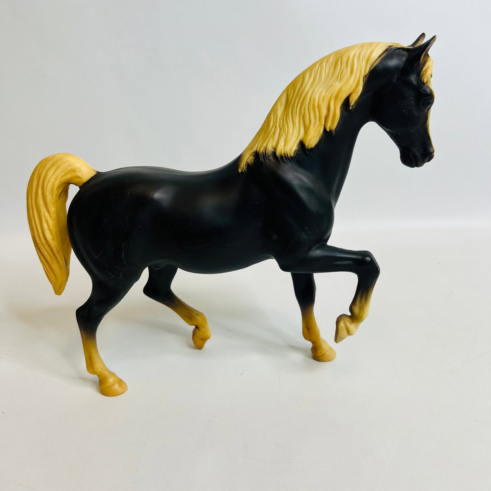 Breyer Traditional Family Arabian Stallion (1 of 6)