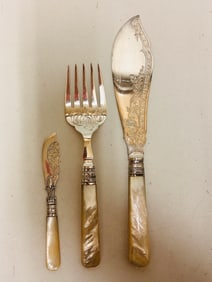 Grouping of 3 Serving Pieces with MOP handles