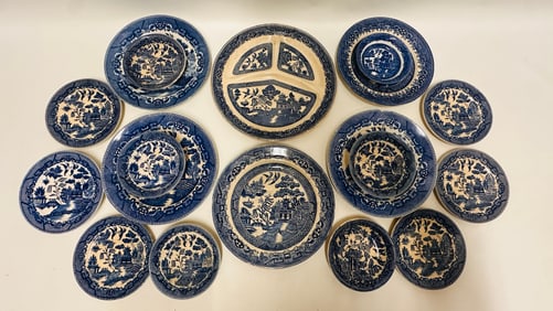 Collection of Blue Willow pattern Dishes, various makers