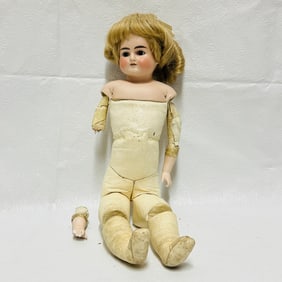 Alt, Beck and Gottschalk 1123 Bisque Shoulder head Doll