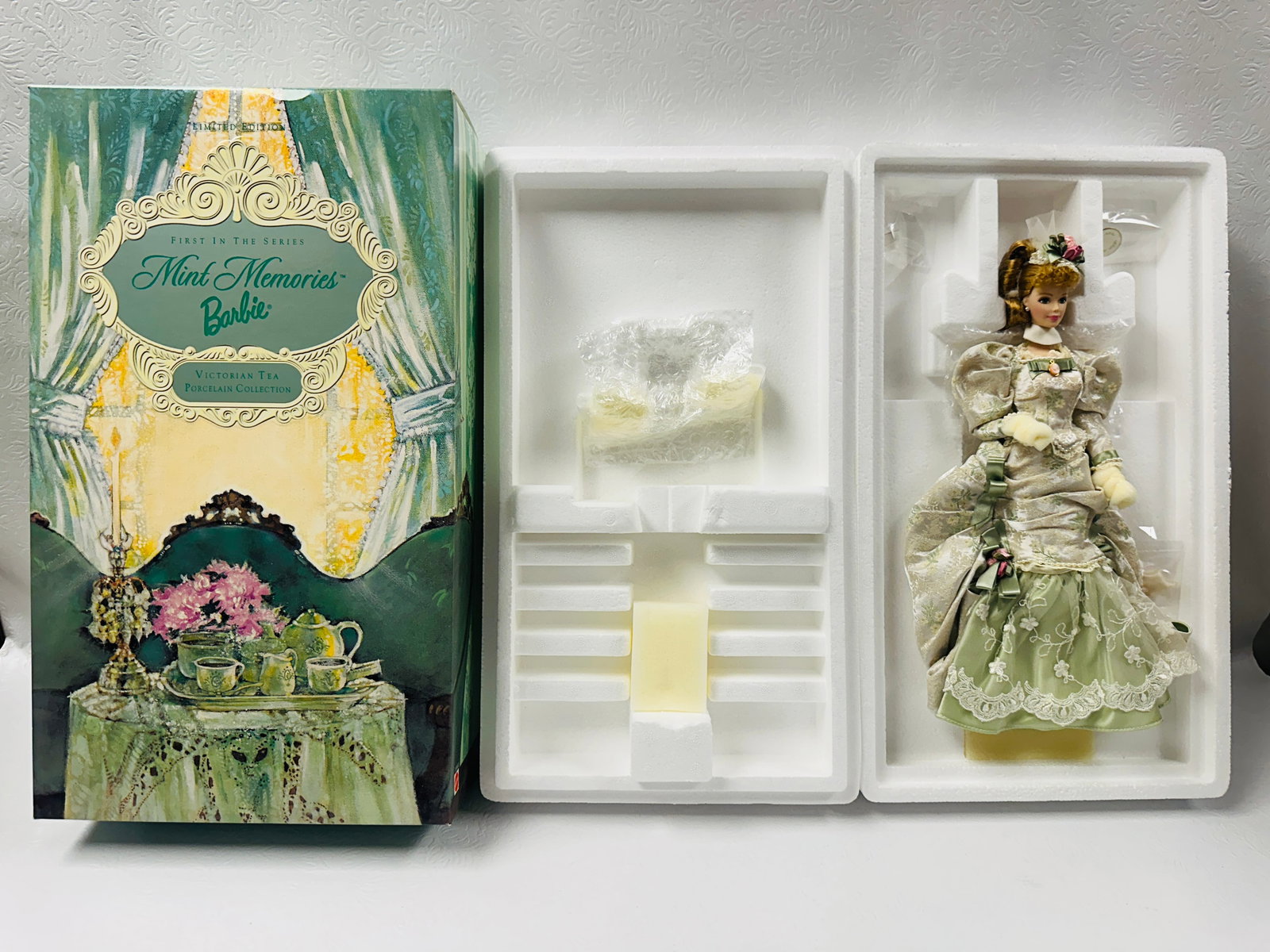 Barbie Doll Mint Memories Porcelain Doll: Barbie Doll Mint Memories Porcelain Doll ------------------ please review all pictures carefully because they are part of the description and show condition issues if any ------------------ please con