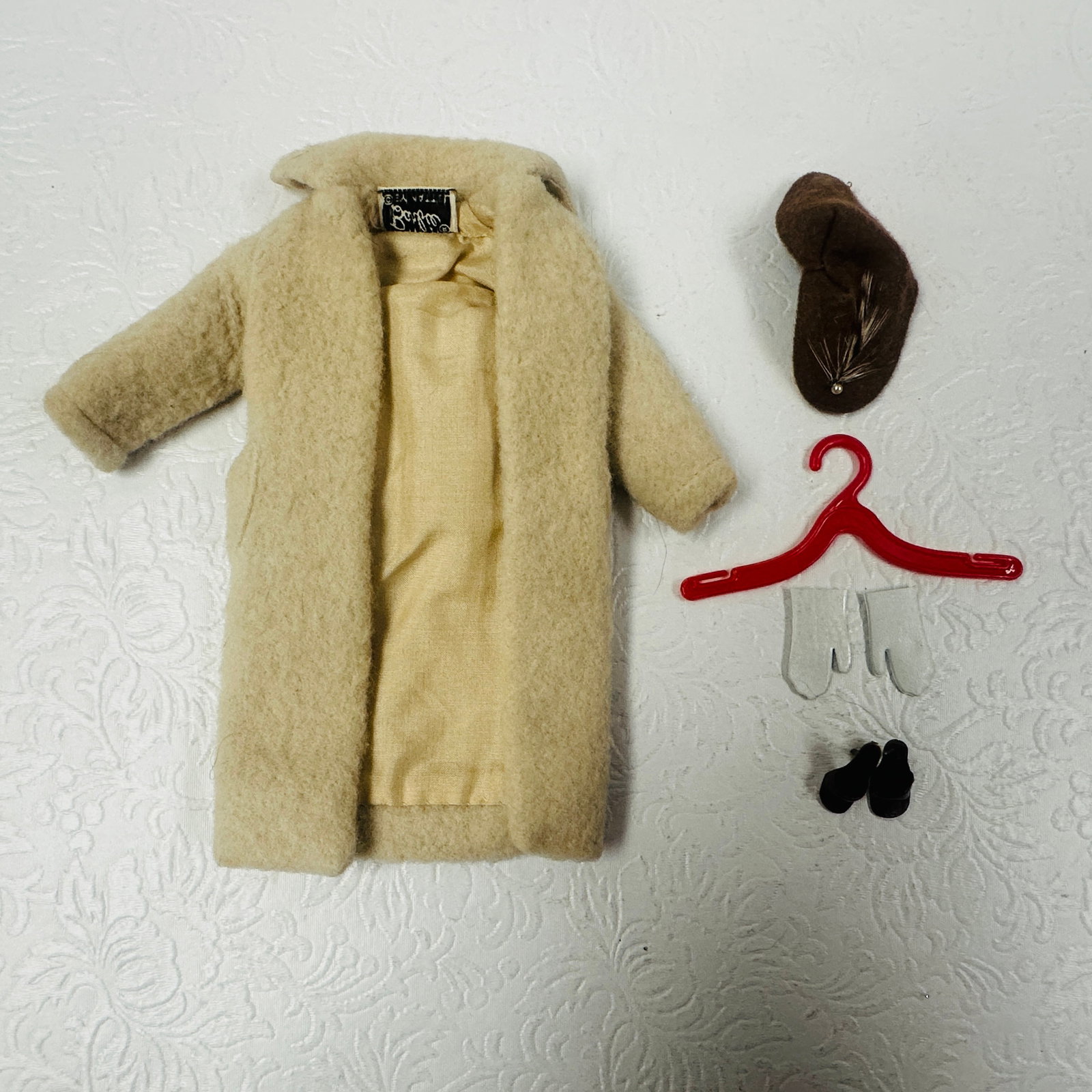 Vintage Barbie 915 Peachy Fleecy Doll Clothes: Vintage Barbie 915 Peachy Fleecy Doll Clothes ------------------ please review all pictures carefully because they are part of the description and show condition issues if any ------------------ pleas