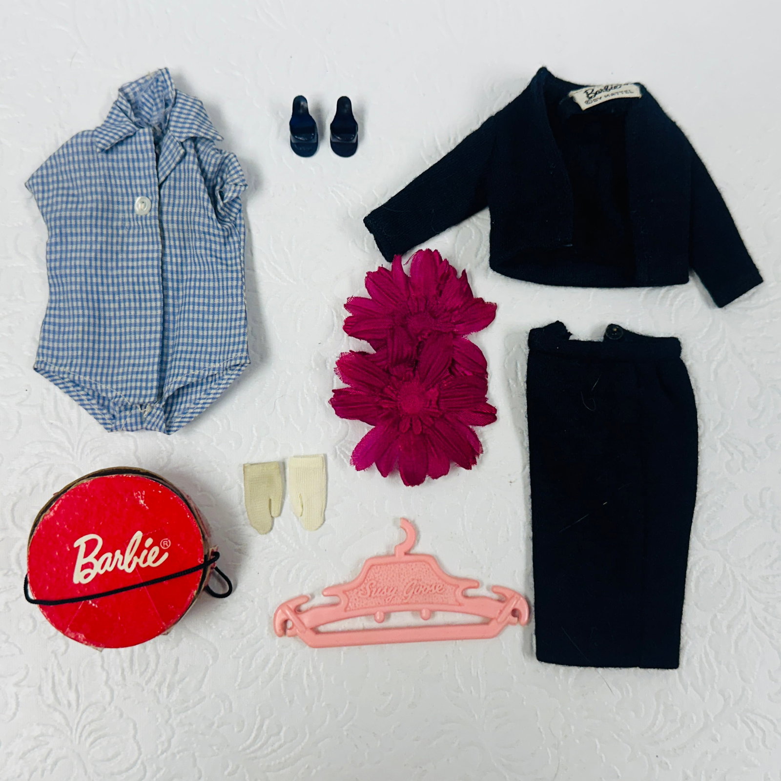 Vintage Barbie 916 Commuter Doll Clothes: Vintage Barbie 916 Commuter Doll Clothes ------------------ please review all pictures carefully because they are part of the description and show condition issues if any ------------------ please con