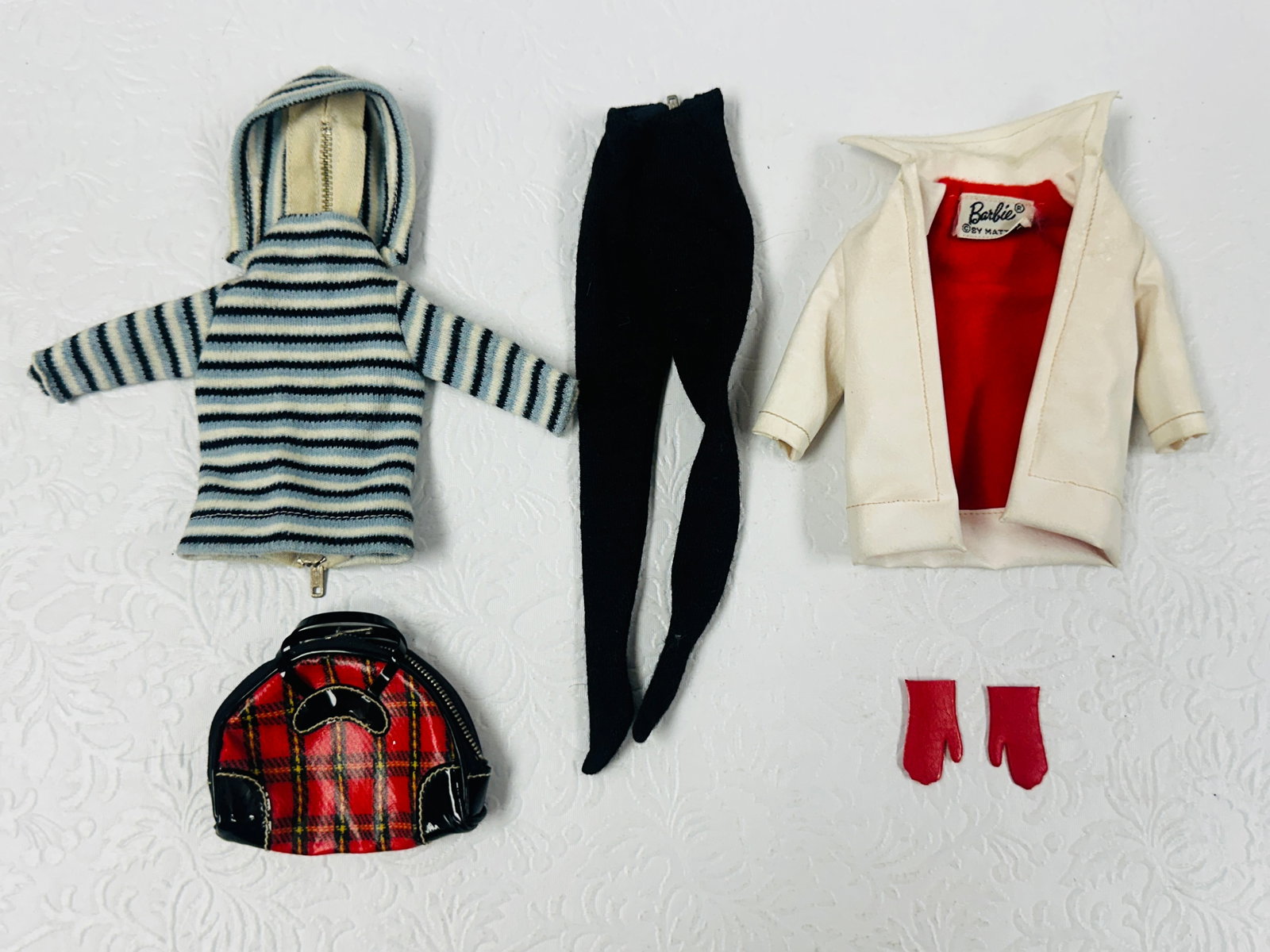 Vintage Barbie 975 Winter Holiday Doll Clothes: Vintage Barbie 975 Winter Holiday Doll Clothes ------------------ please review all pictures carefully because they are part of the description and show condition issues if any ------------------ plea