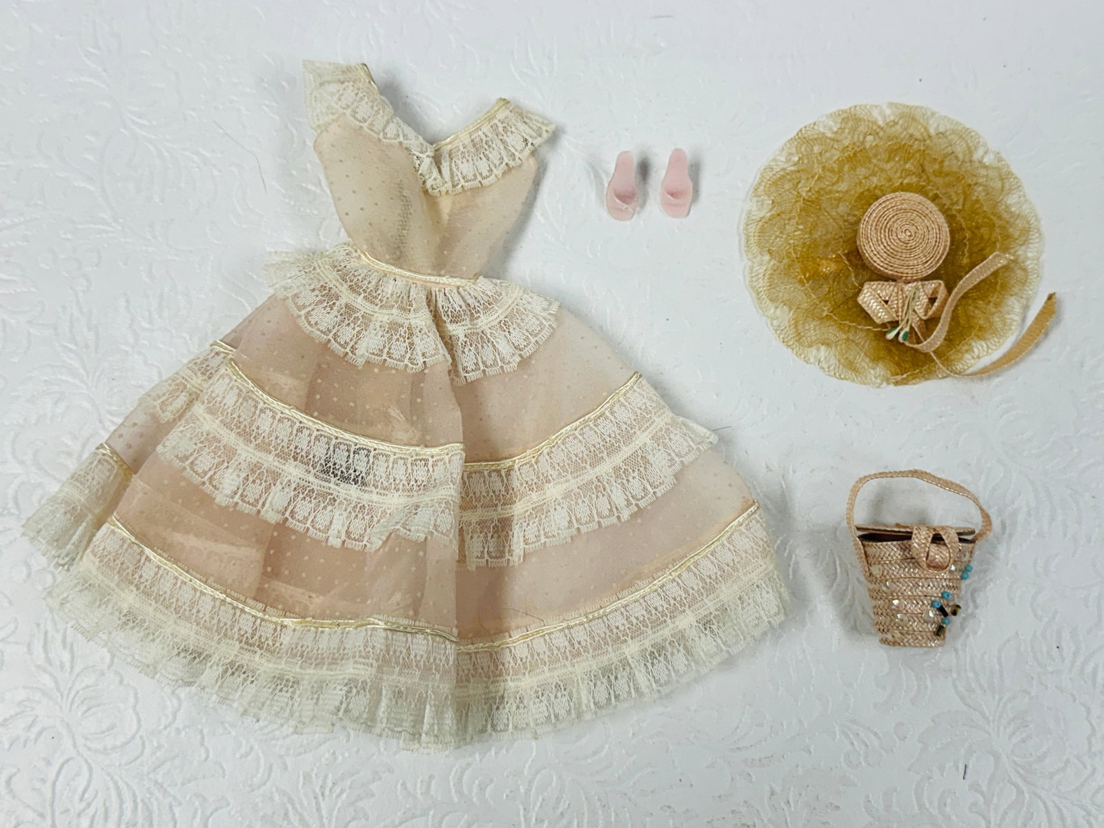 Plantation Barbie Doll Clothes: Plantation Barbie Doll Clothes ------------------ please review all pictures carefully because they are part of the description and show condition issues if any ------------------ please consider the 