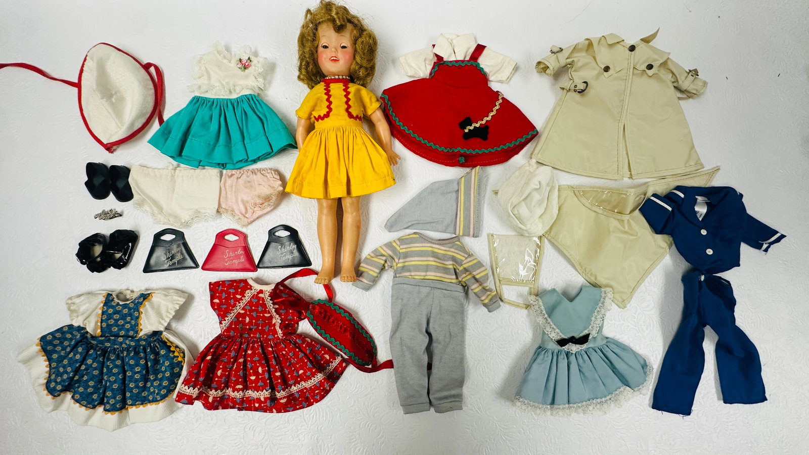 Ideal Shirley Temple Doll with several Outfits: Ideal Shirley Temple Doll with several Outfits ------------------ please review all pictures carefully because they are part of the description and show condition issues if any ------------------ plea