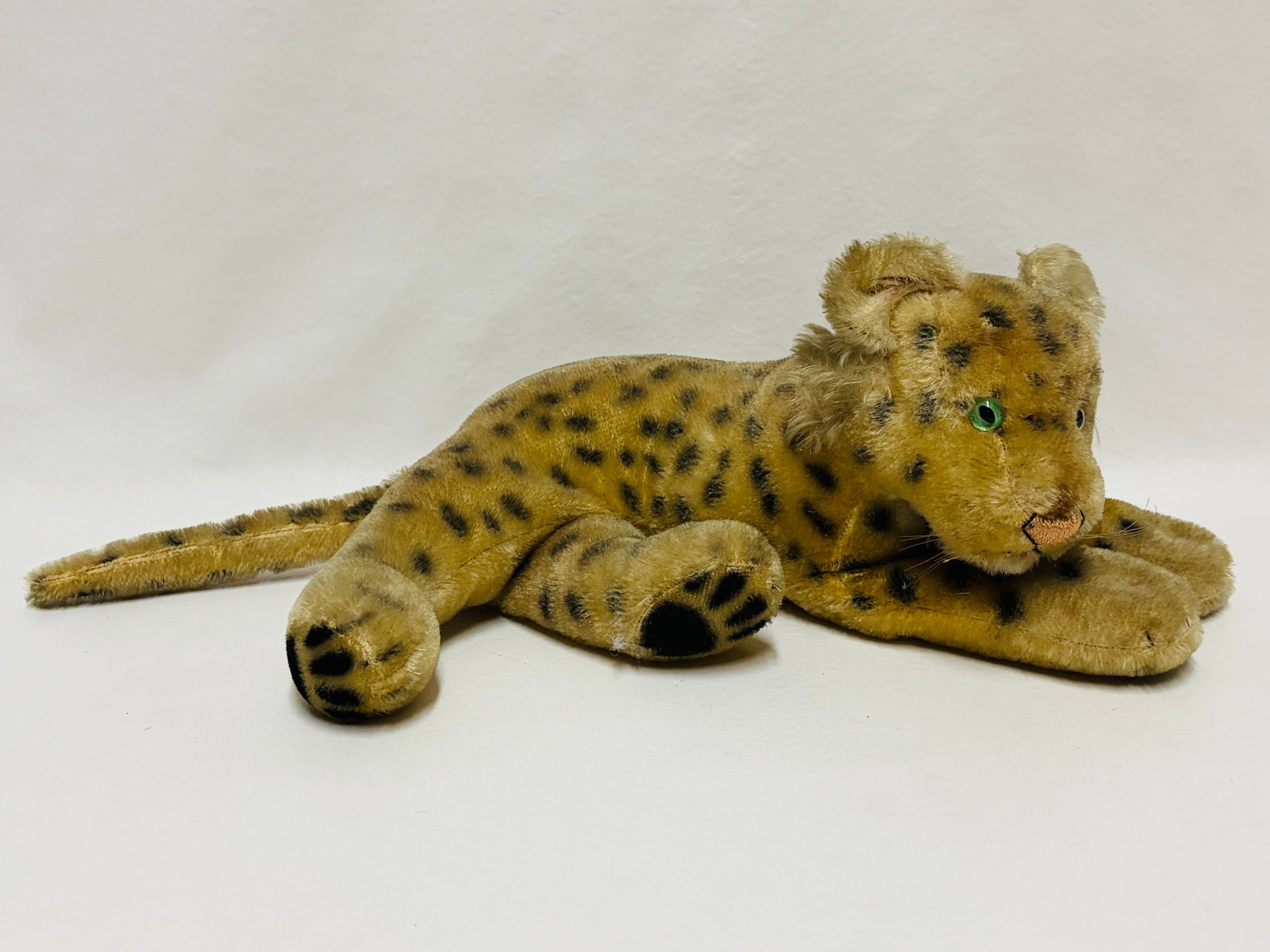 Steiff Lying Leopard: Steiff Lying Leopard ------------------ please review all pictures carefully because they are part of the description and show condition issues if any ------------------ please consider the shipping