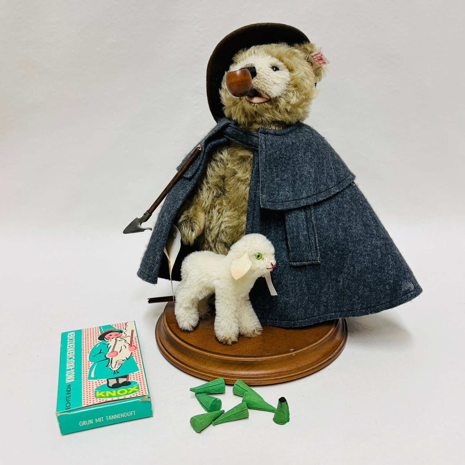 Steiff Limited Edition Smoker Shepherd Teddy Bear with Lamb (1 of 14)