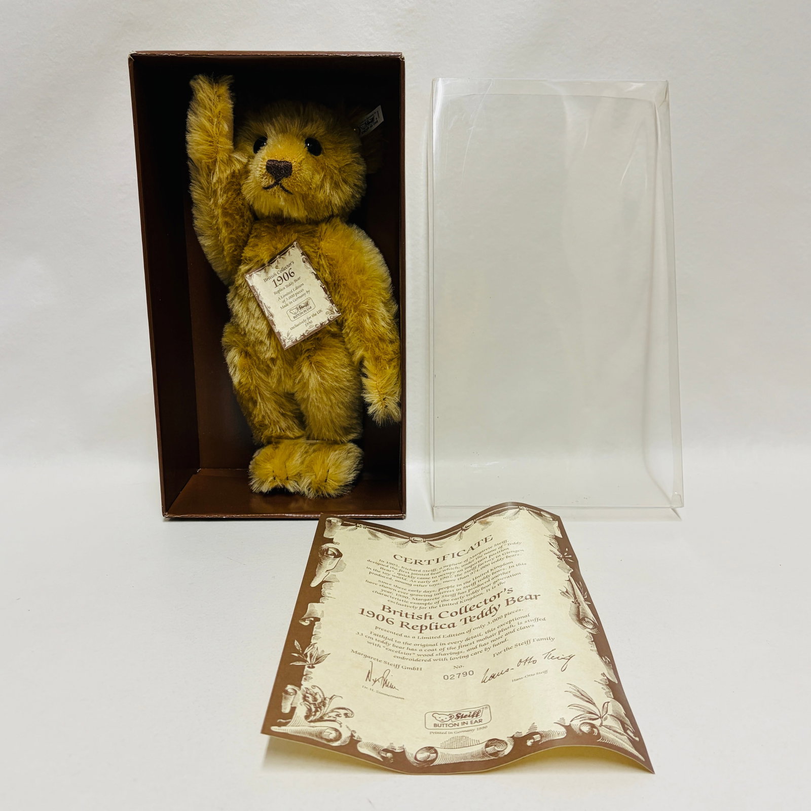Steiff British Collectors 1906 Teddy Bear, replica: Steiff British Collectors 1906 Teddy Bear, replica ------------------ please review all pictures carefully because they are part of the description and show condition issues if any ------------------