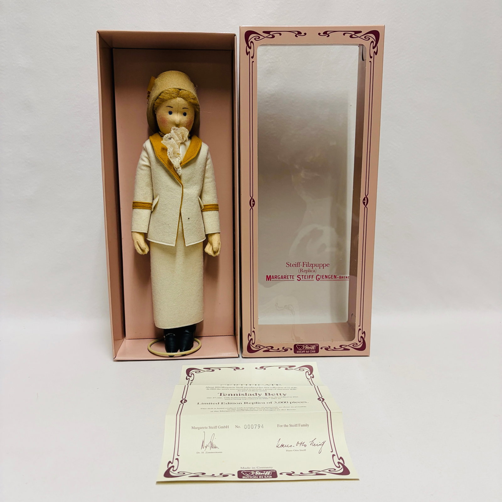 Margarete Steiff Doll Tennislady Betty, Limited Edition, replica (1 of 6)