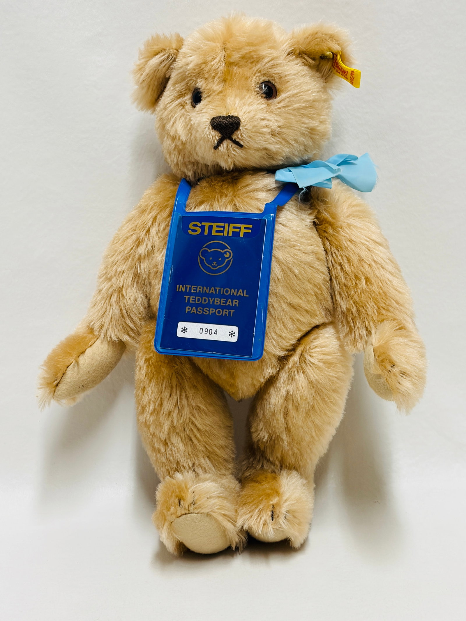 Steiff Original Teddy Bear with International TeddyBear Passport (1 of 9)