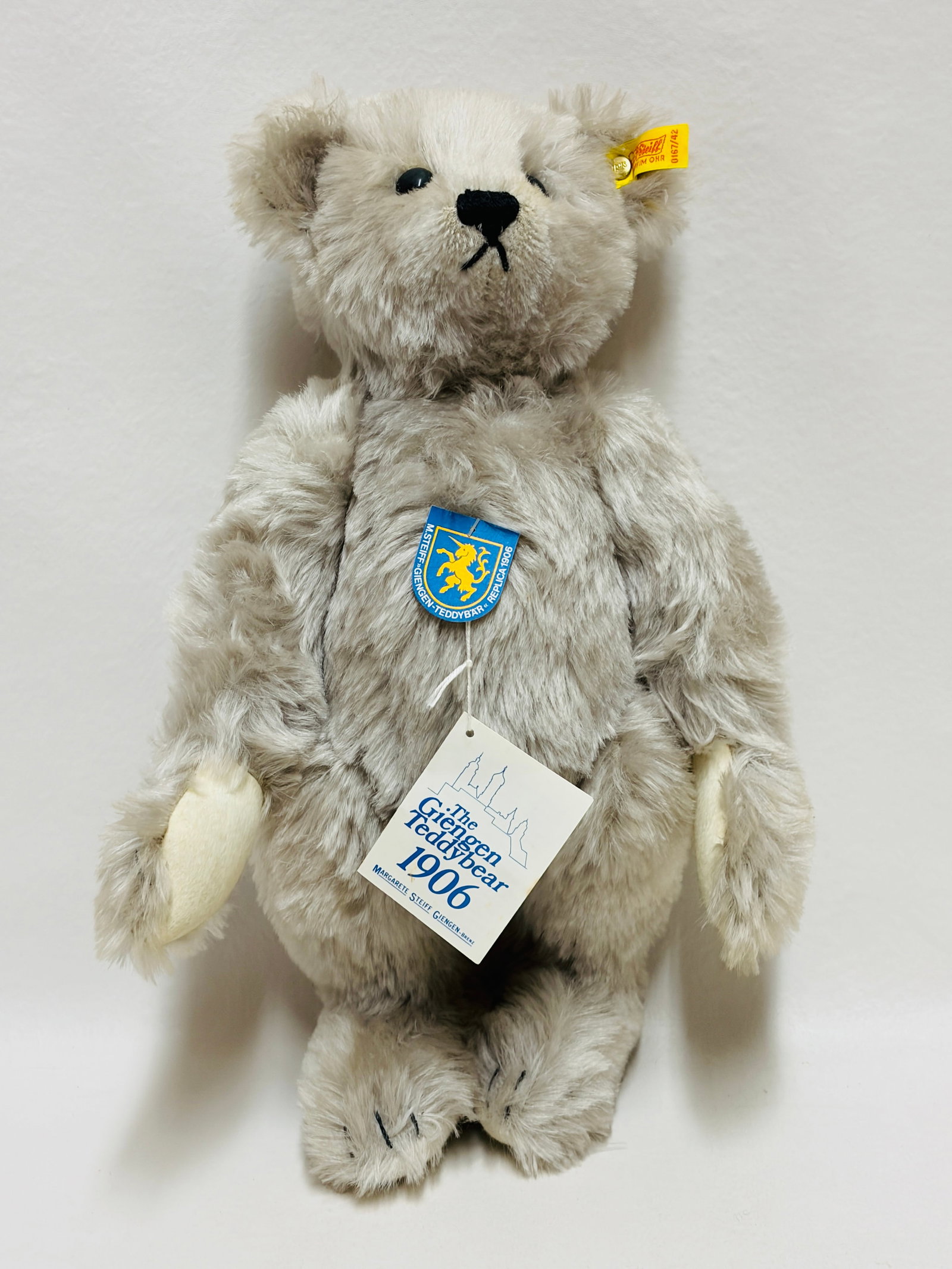 Steiff 1906 Giengen Teddy Bear, replica: Steiff 1906 Giengen Teddy Bear, replica ------------------ please review all pictures carefully because they are part of the description and show condition issues if any ------------------ please