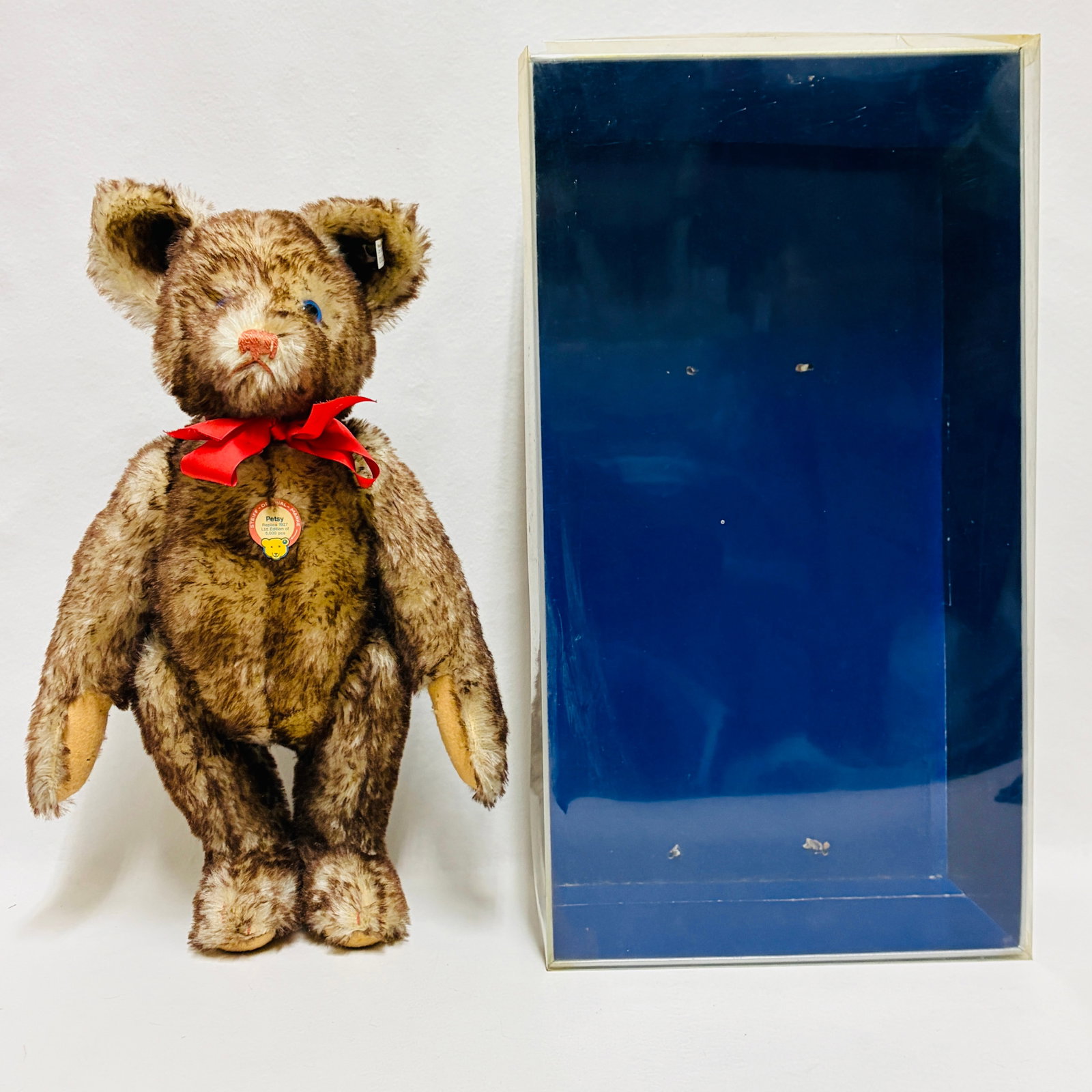 Steiff Petsy Bicolor 1927 Teddy Bear, Limited Edition, replica: Steiff Petsy Bicolor 1927 Teddy Bear, Limited Edition, replica ------------------ please review all pictures carefully because they are part of the description and show condition issues if any -------