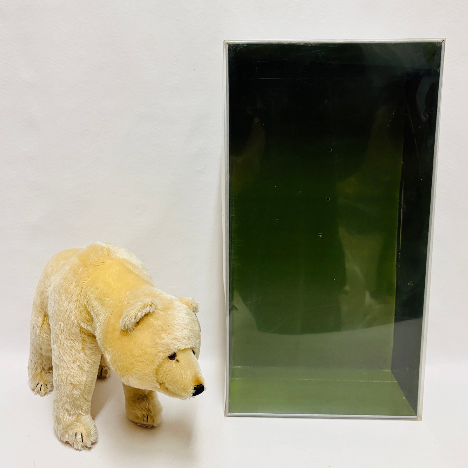 Steiff 1931 Mohair Polar Bear, Limited Edition, replica: Steiff 1931 Mohair Polar Bear, Limited Edition, replica ------------------ please review all pictures carefully because they are part of the description and show condition issues if any --------------