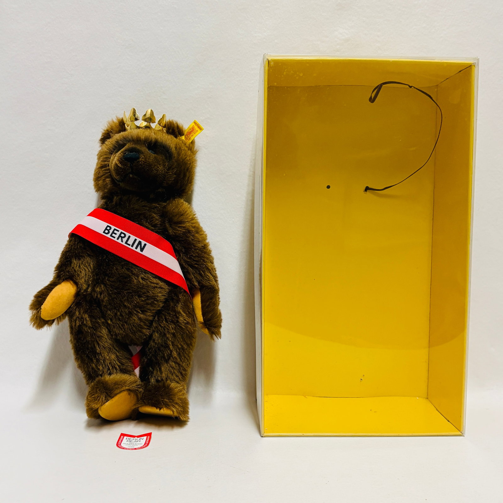 Steiff Berlin Bear with goldplated Crown (1 of 8)