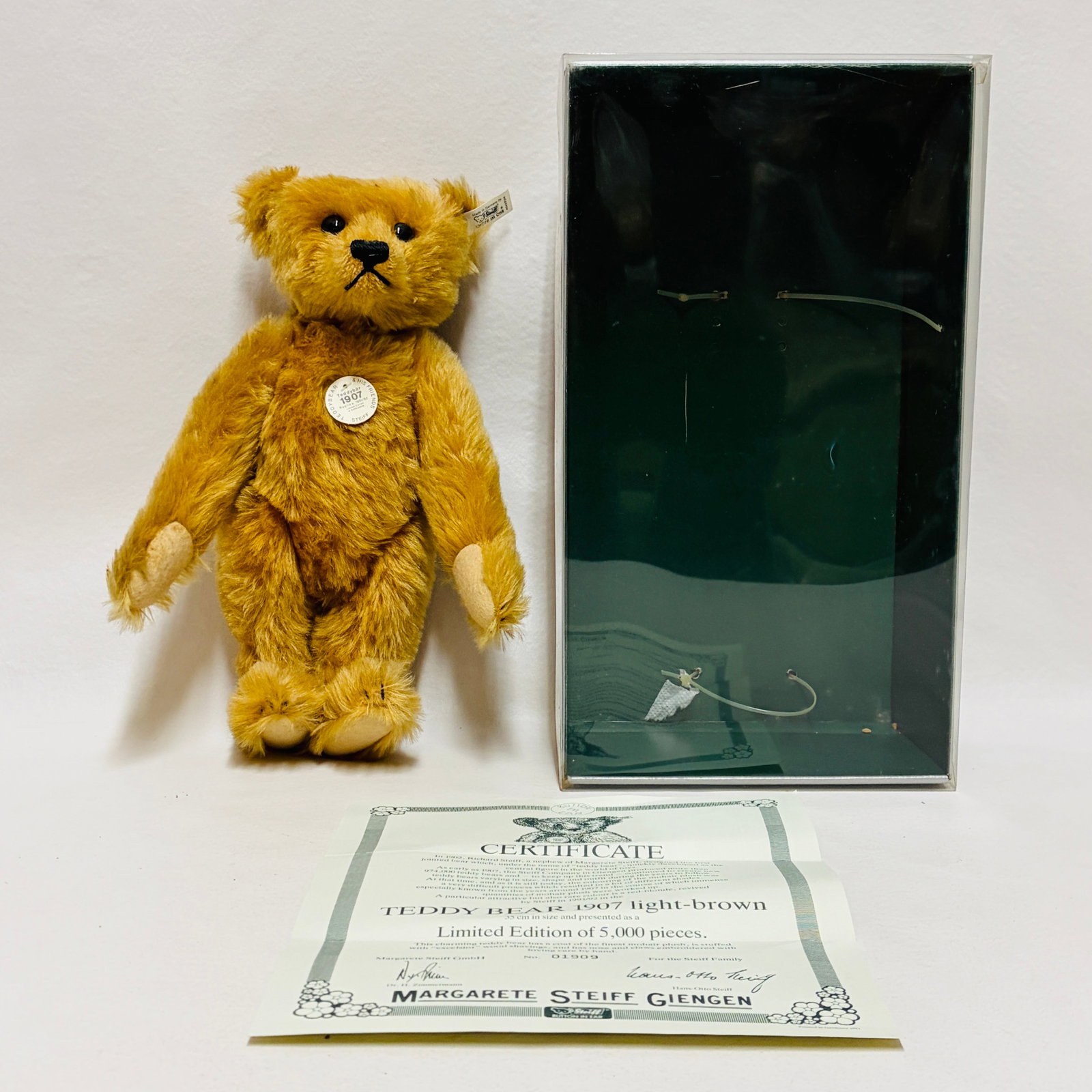 Steiff 1907 Teddy Bear, Limited Edition, replica: Steiff 1907 Teddy Bear, Limited Edition, replica ------------------ please review all pictures carefully because they are part of the description and show condition issues if any ------------------ pl