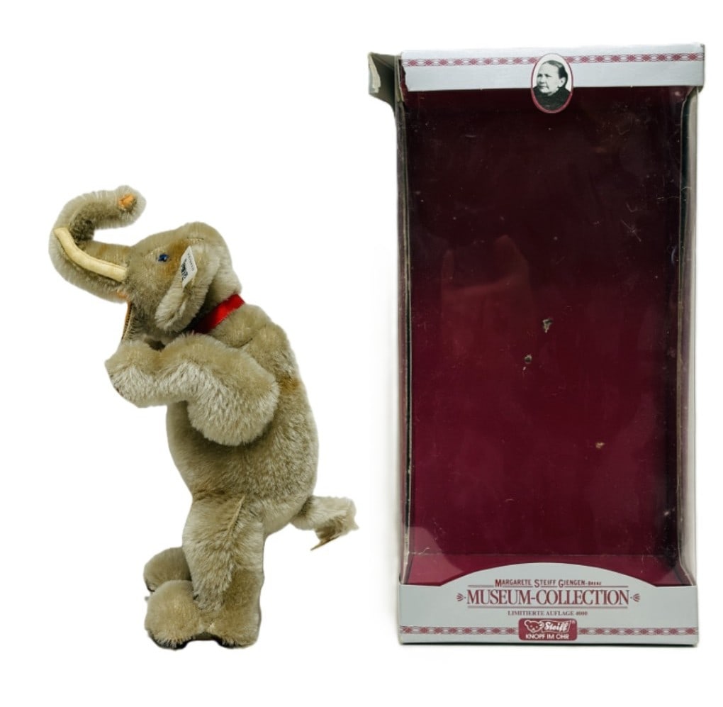 Steiff Museum Collection 1932 Jumbo the Elephant, Limited Edition, replica: Steiff Museum Collection 1932 Jumbo the Elephant, Limited Edition, replica ------------------ please review all pictures carefully because they are part of the description and show condition issues if