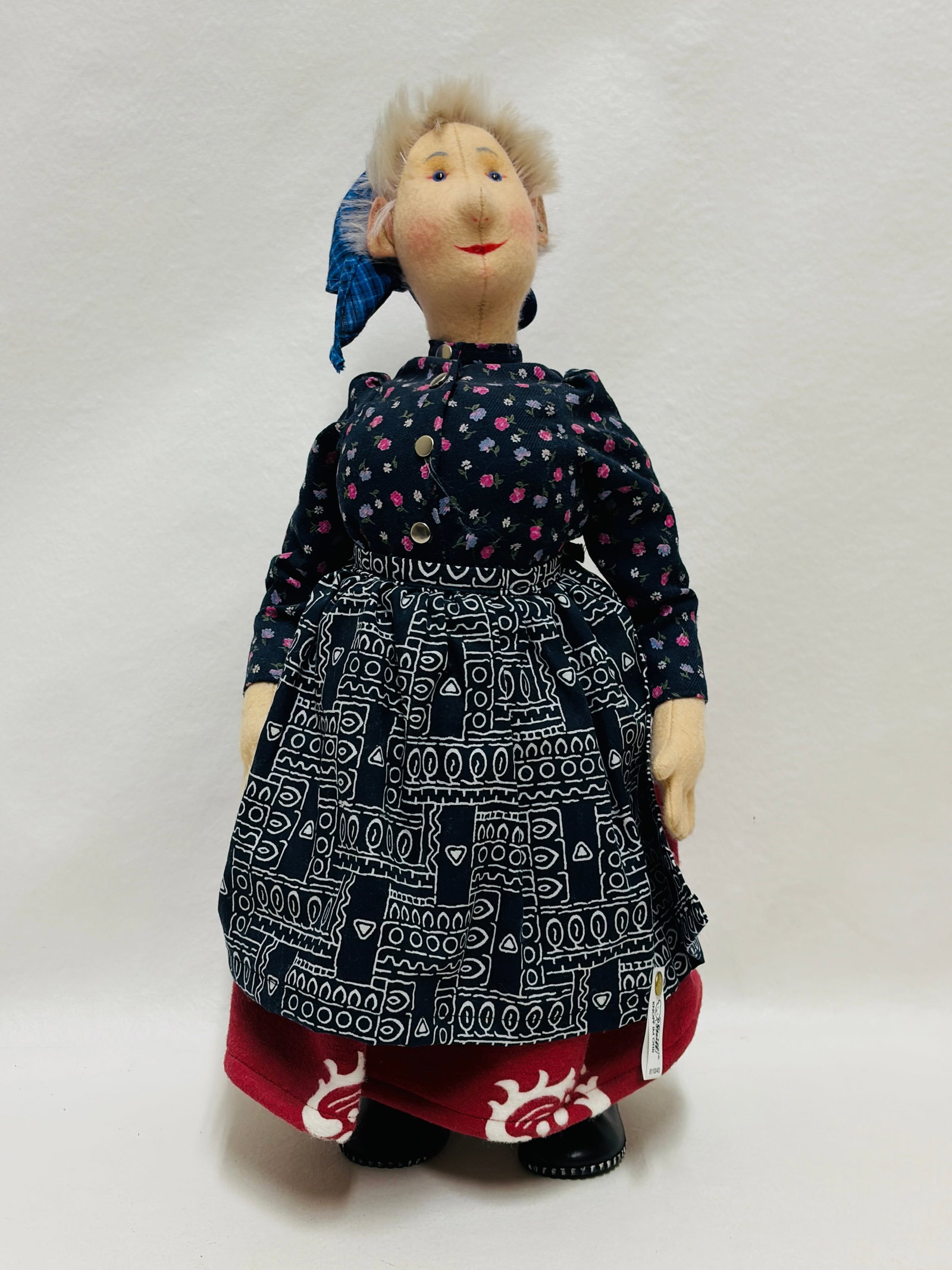 Steiff 1912 Peasant Lady Felt Doll, Limited Edition, replica: Steiff 1912 Peasant Lady Felt Doll, Limited Edition, replica ------------------ please review all pictures carefully because they are part of the description and show condition issues if any ---------