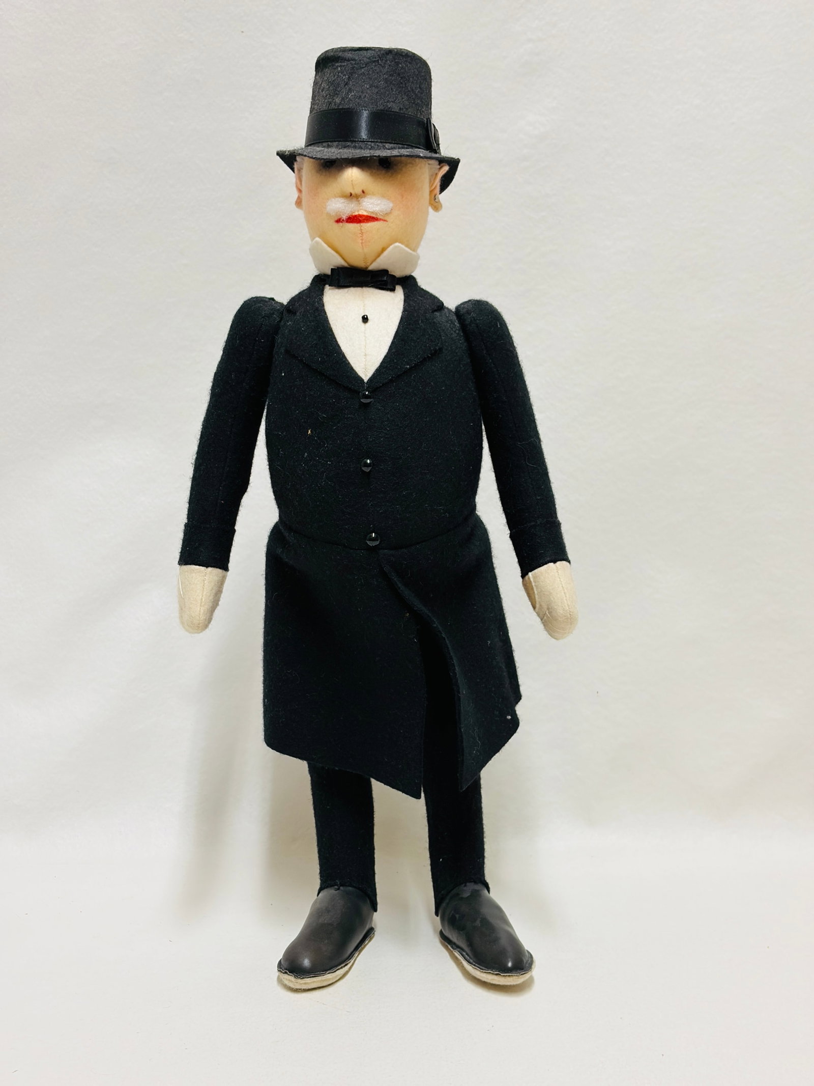 Steiff 1914 Gentleman in Morning Coat Felt Doll, Limited Edition, replica: Steiff 1914 Gentleman in Morning Coat Felt Doll, Limited Edition, replica ------------------ please review all pictures carefully because they are part of the description and show condition issues if 
