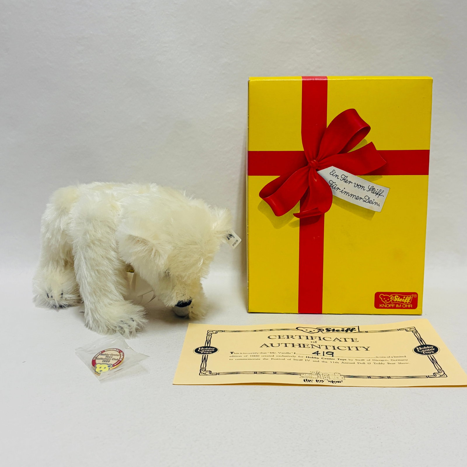 Steiff Polar Bear Mr. Vanilla, Hobby Center Toys, Limited Edition with COA: Steiff Polar Bear Mr. Vanilla, Hobby Center Toys, Limited Edition with COA ------------------ please review all pictures carefully because they are part of the description and show condition issues