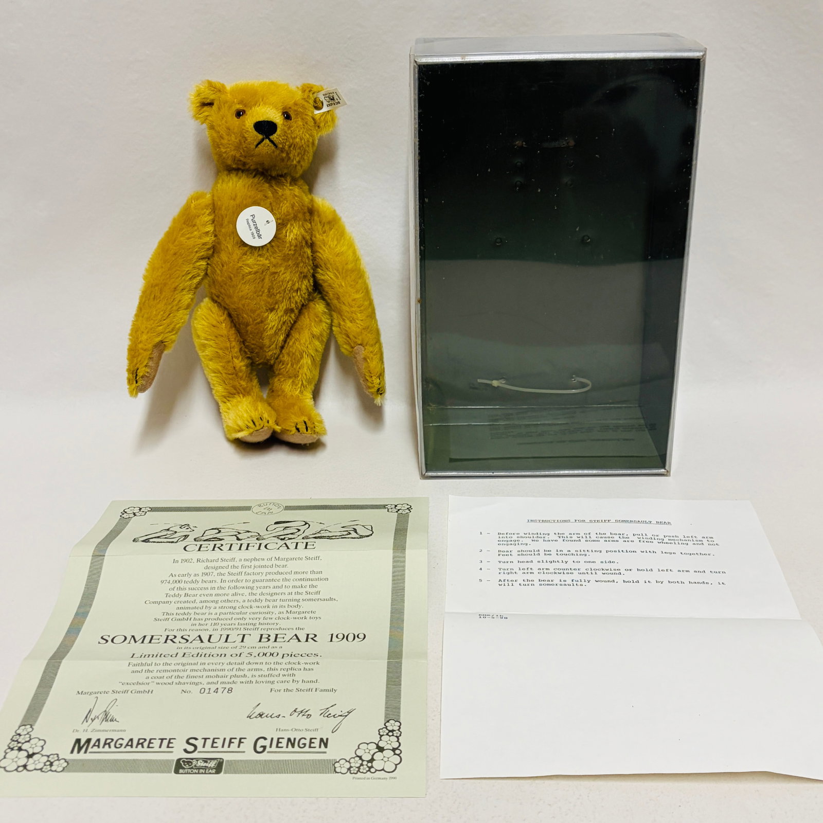 Steiff 1909 Somersault Bear, Limited Edition, replica: Steiff 1909 Somersault Bear, Limited Edition, replica ------------------ please review all pictures carefully because they are part of the description and show condition issues if any