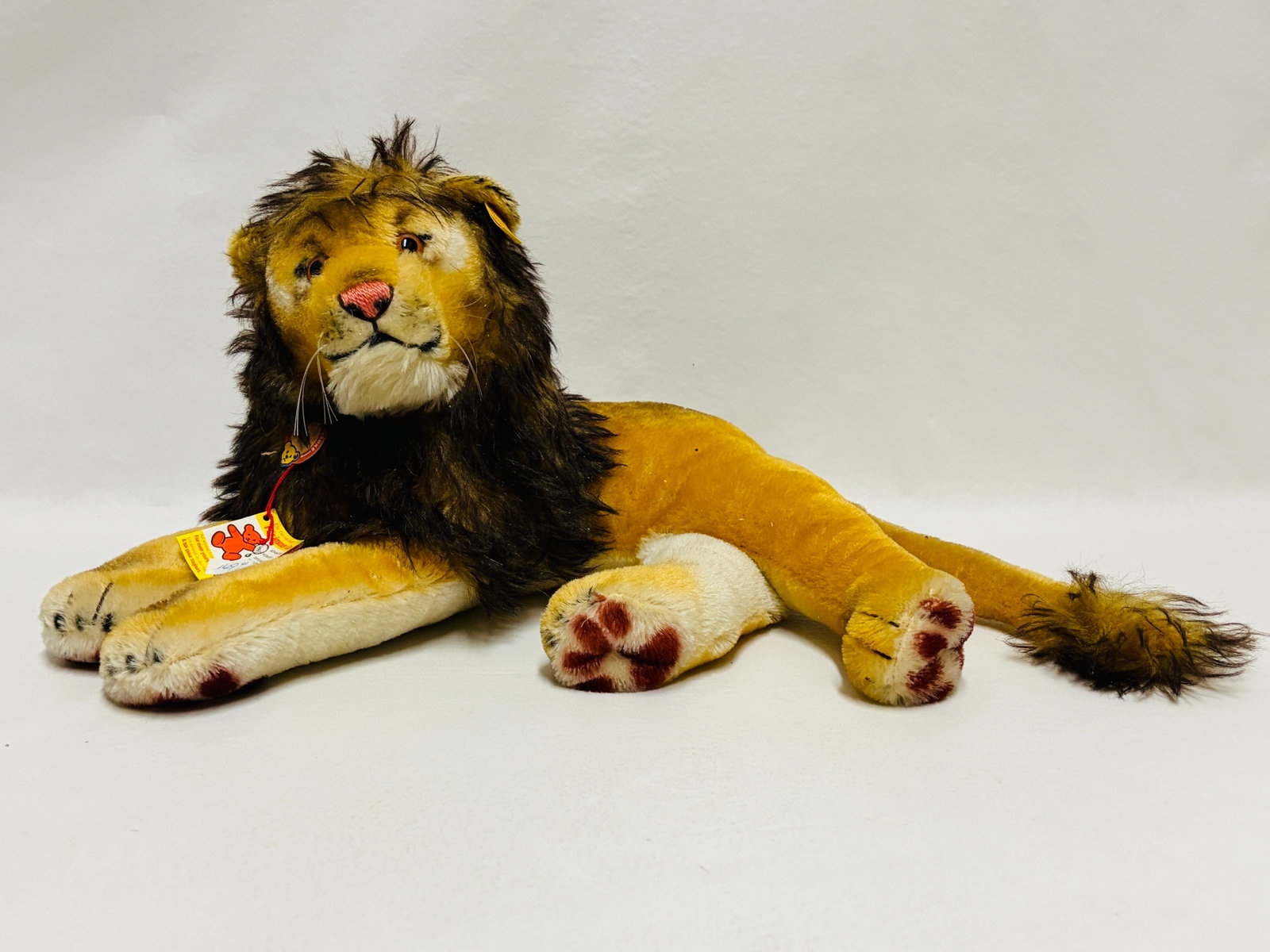 Large Steiff Leo the Lion (1 of 8)