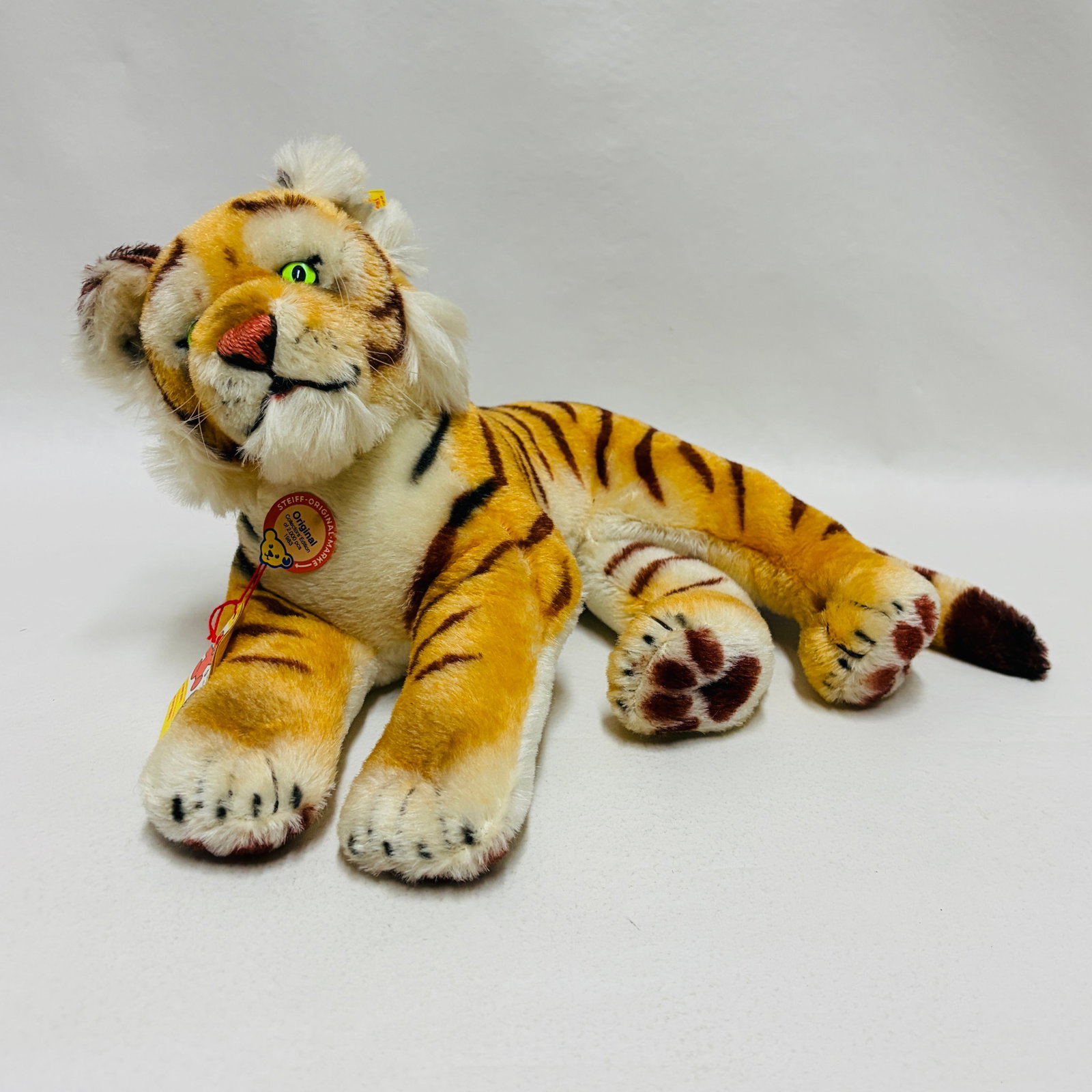 Steiff Lying Tiger Cub, Collectors Edition: Steiff Lying Tiger Cub, Collectors Edition ------------------ please review all pictures carefully because they are part of the description and show condition issues if any ------------------ please c