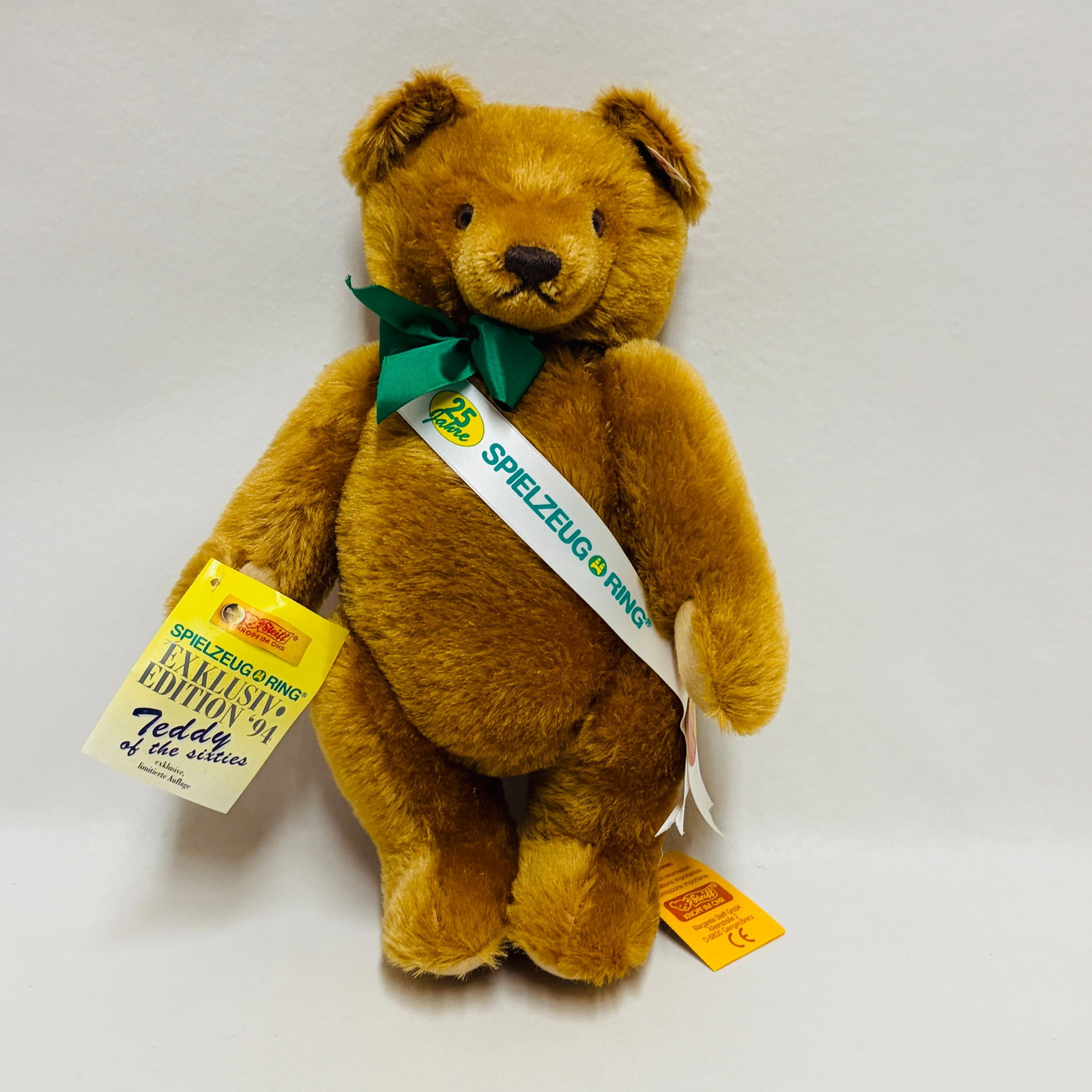 Steiff 1994 Limited Edition Spielzeug Ring Teddy Bear: Steiff 1994 Limited Edition Spielzeug Ring Teddy Bear ------------------ please review all pictures carefully because they are part of the description and show condition issues if any