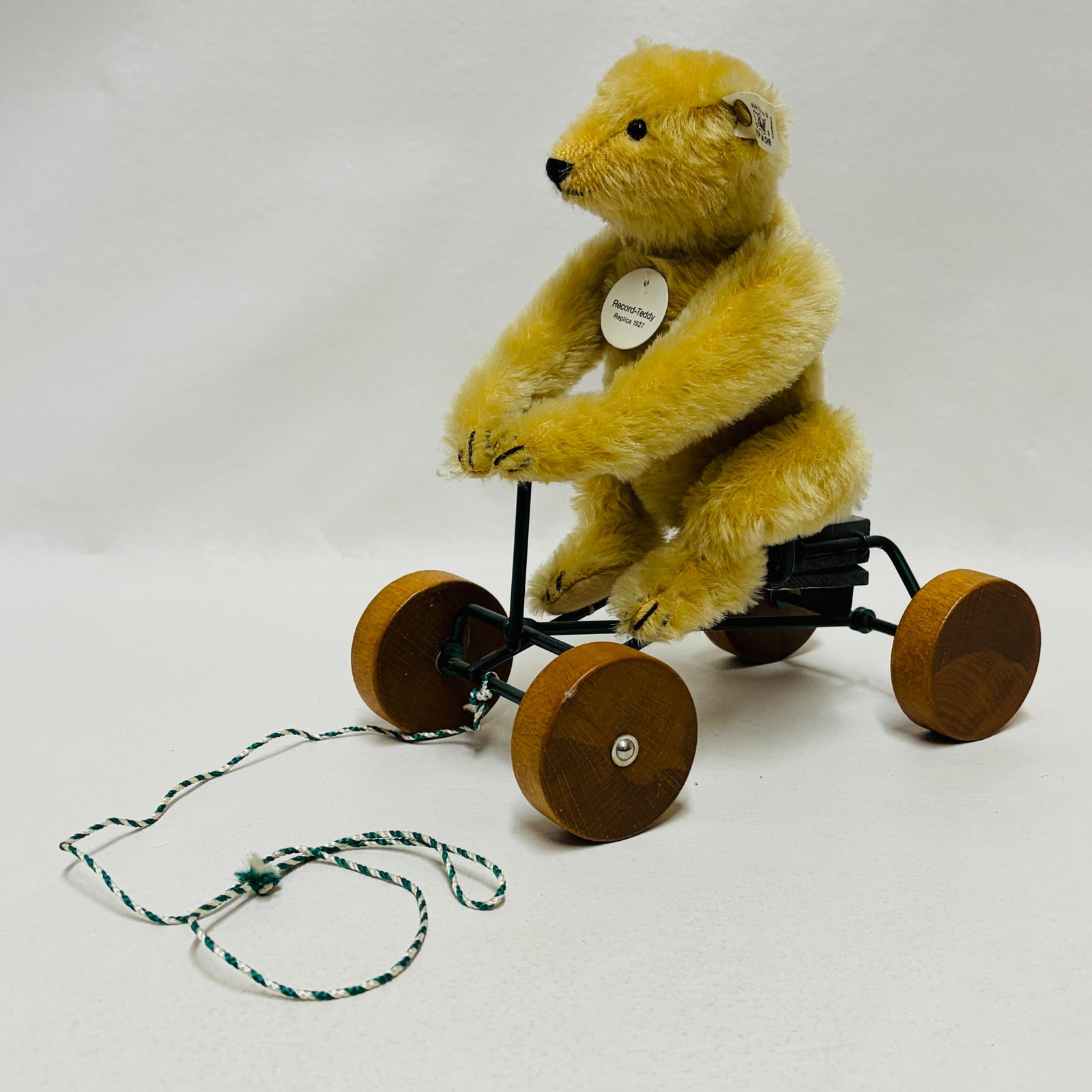Steiff 1927 Record Teddy Bear, replica (1 of 8)