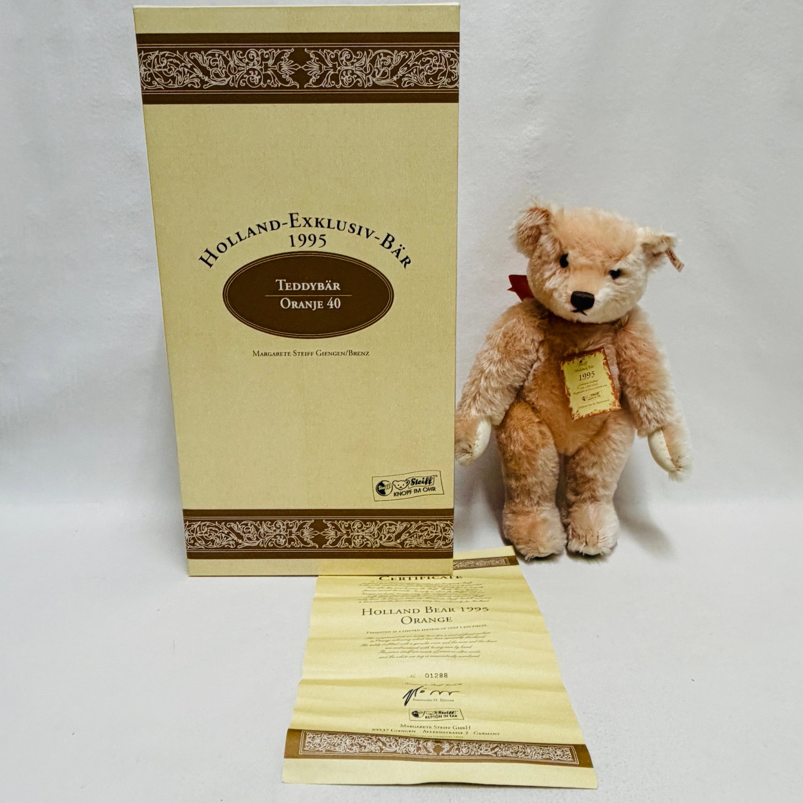 Steiff Holland Teddy Bear, Limited Edition, exclusive to the Netherlands (1 of 11)