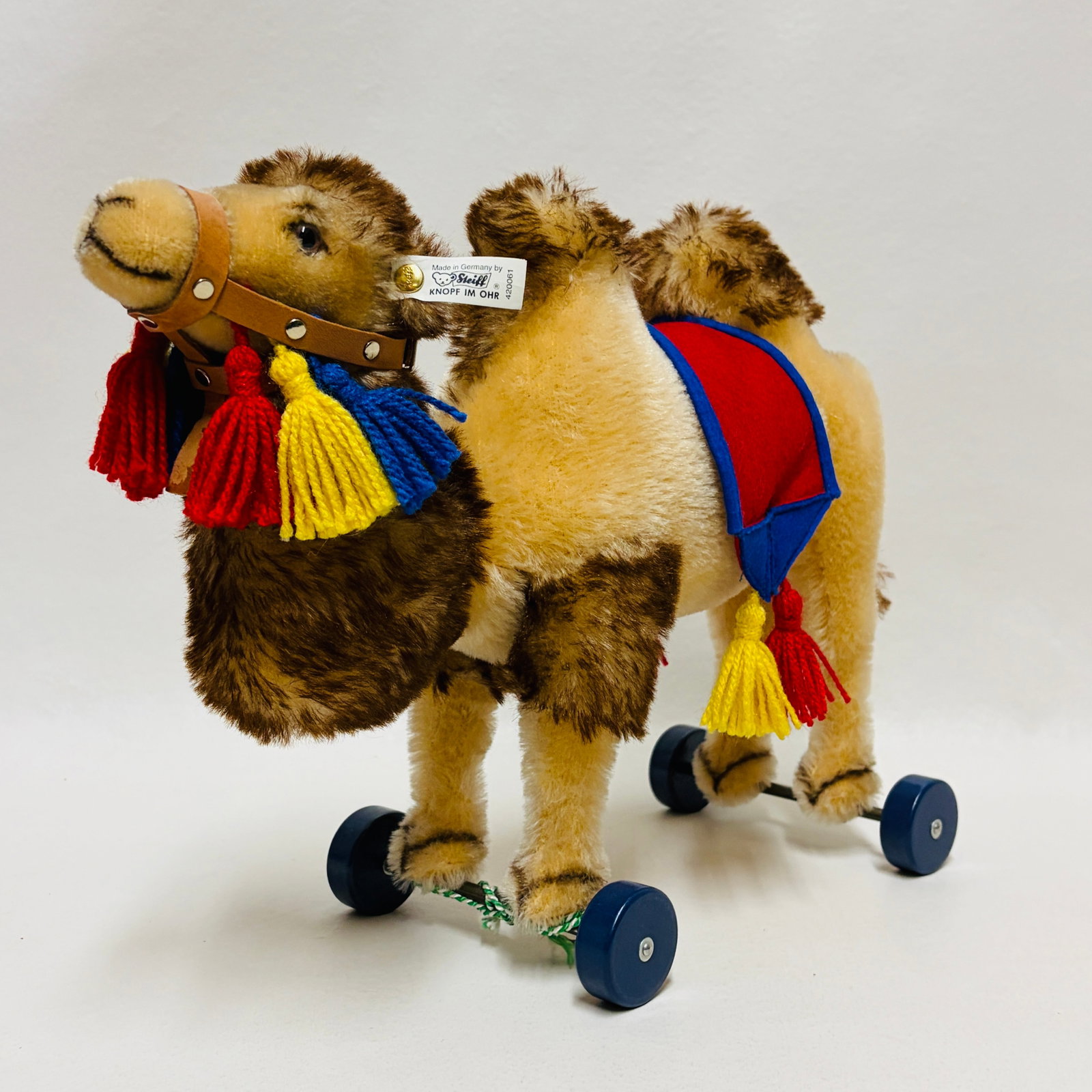 Steiff Camel on Wheels (1 of 7)