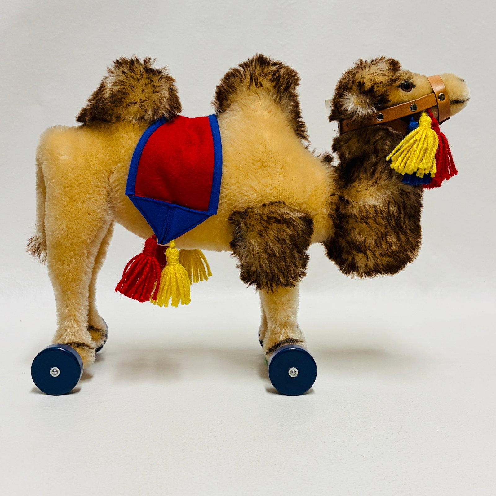 Steiff Camel on Wheels - 5