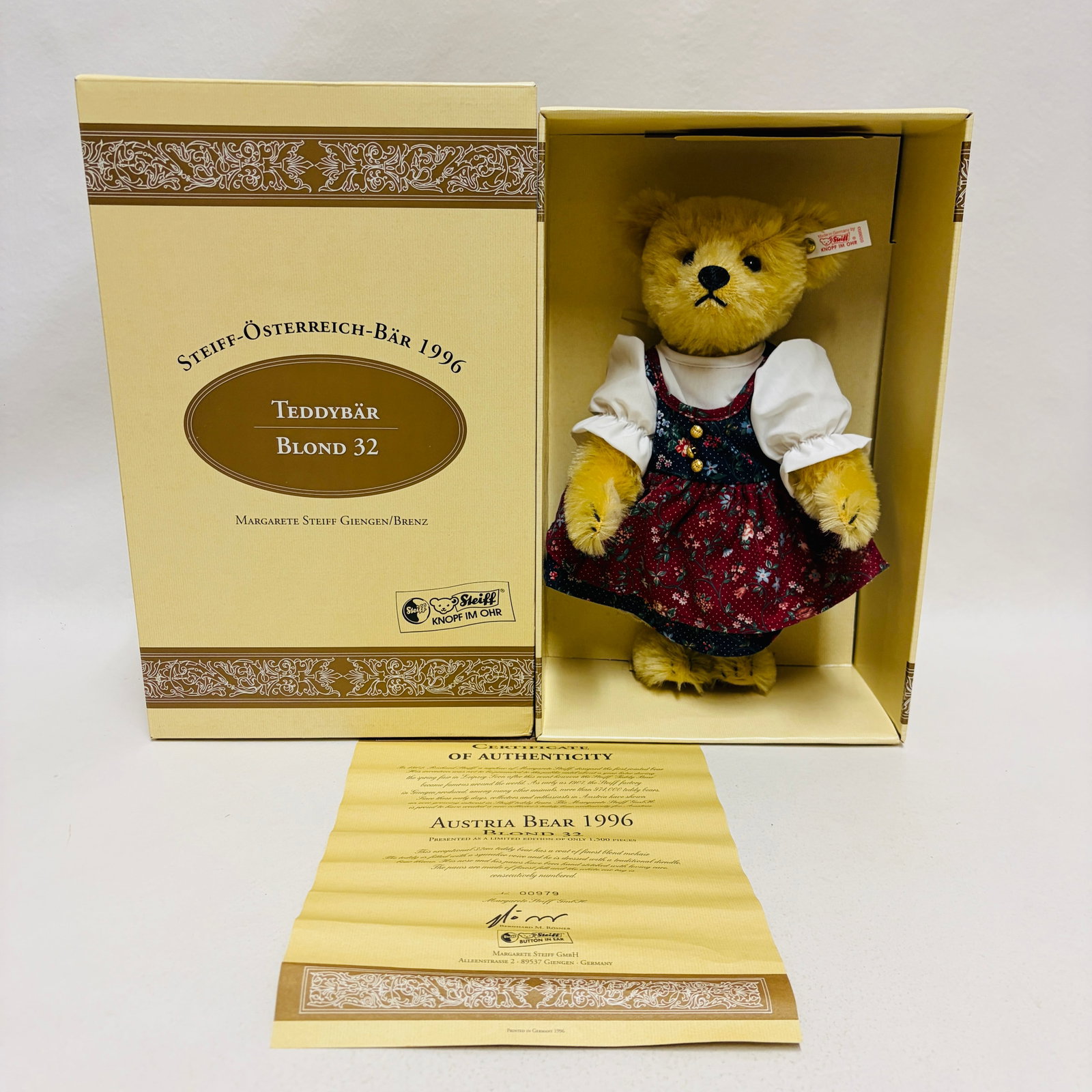 Steiff 1996 Austrian Teddy Bear, Limited Edition: Steiff 1996 Austrian Teddy Bear, Limited Edition ------------------ please review all pictures carefully because they are part of the description and show condition issues if any ------------------ pl