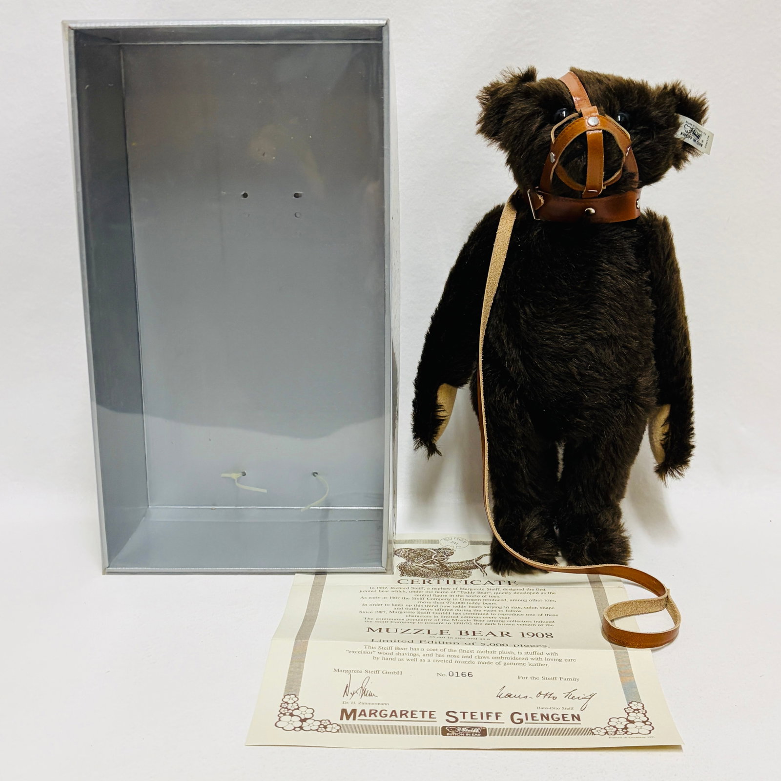 Steiff 1908 Muzzle Bear, Limited Edition, replica: Steiff 1908 Muzzle Bear, Limited Edition, replica ------------------ please review all pictures carefully because they are part of the description and show condition issues if any ------------------ p