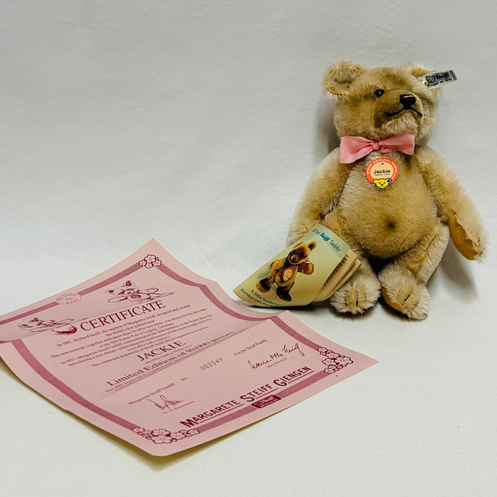Steiff 1953 Jackie Teddy Bear, Limited Edition, replica: Steiff 1953 Jackie Teddy Bear, Limited Edition, replica ------------------ please review all pictures carefully because they are part of the description and show condition issues if any --------------