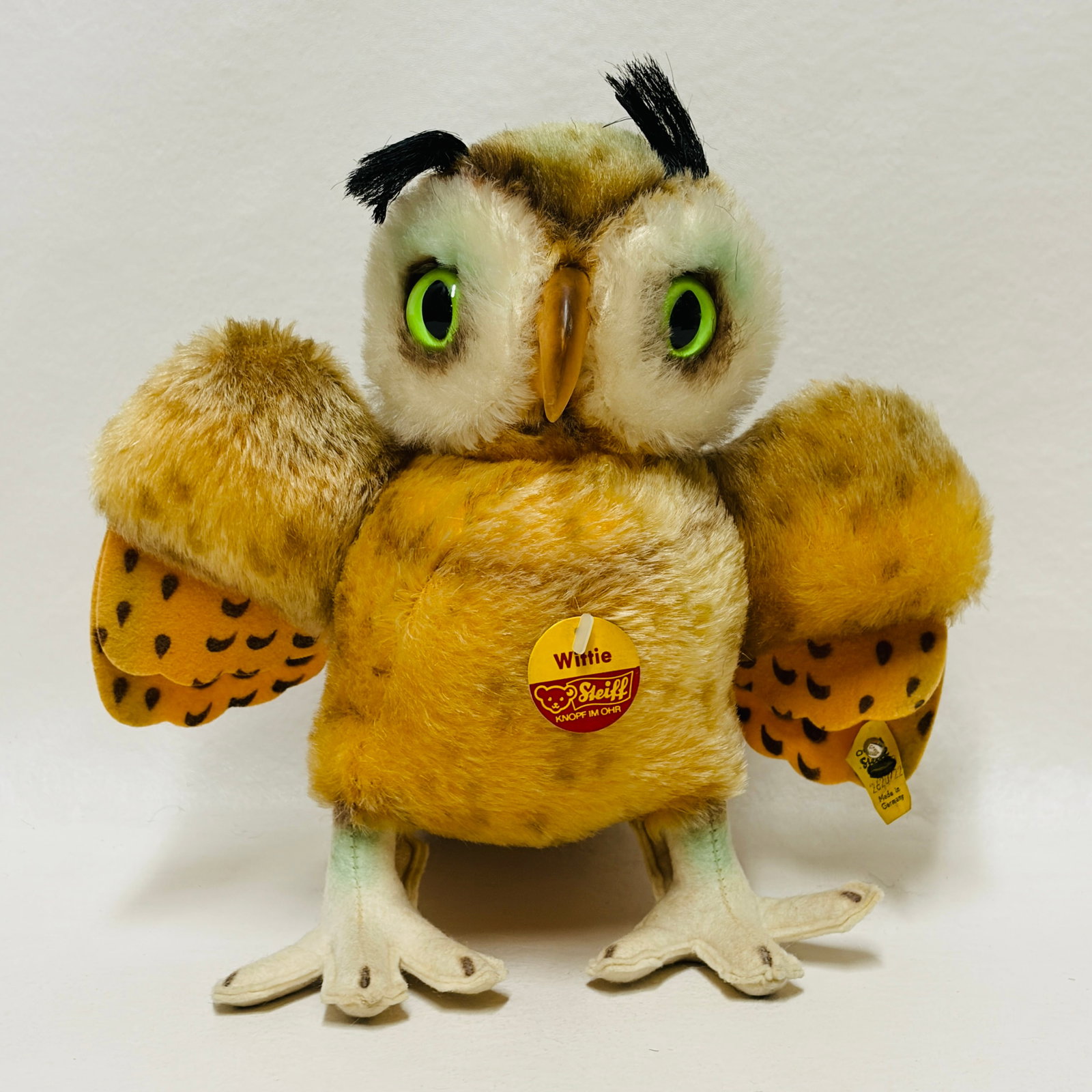Steiff Wittie the Owl: Steiff Wittie the Owl ------------------ please review all pictures carefully because they are part of the description and show condition issues if any ------------------ please consider the shipping 