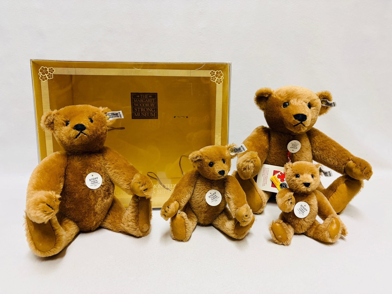 Steiff 1984 Margaret Strong Cinnamon Grizzly Four Bear Set (1 of 20)