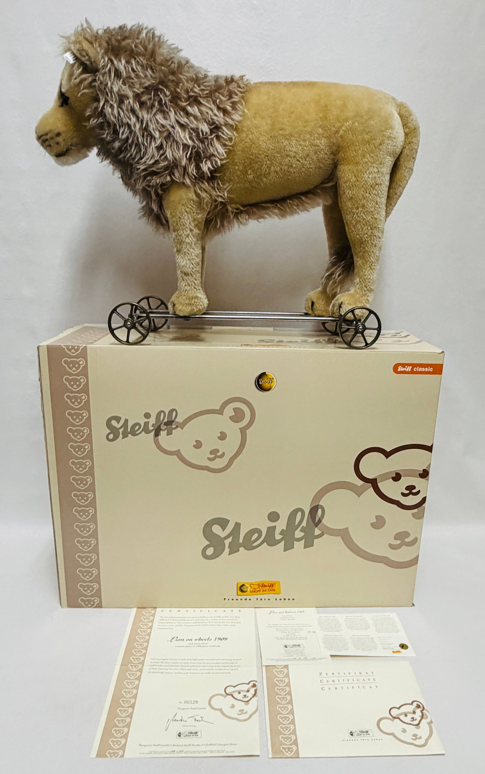 Large Steiff 1909 Lion On Wheels, Limited Edition, replica: Large Steiff 1909 Lion On Wheels, Limited Edition, replica ------------------ please review all pictures carefully because they are part of the description and show condition issues if any