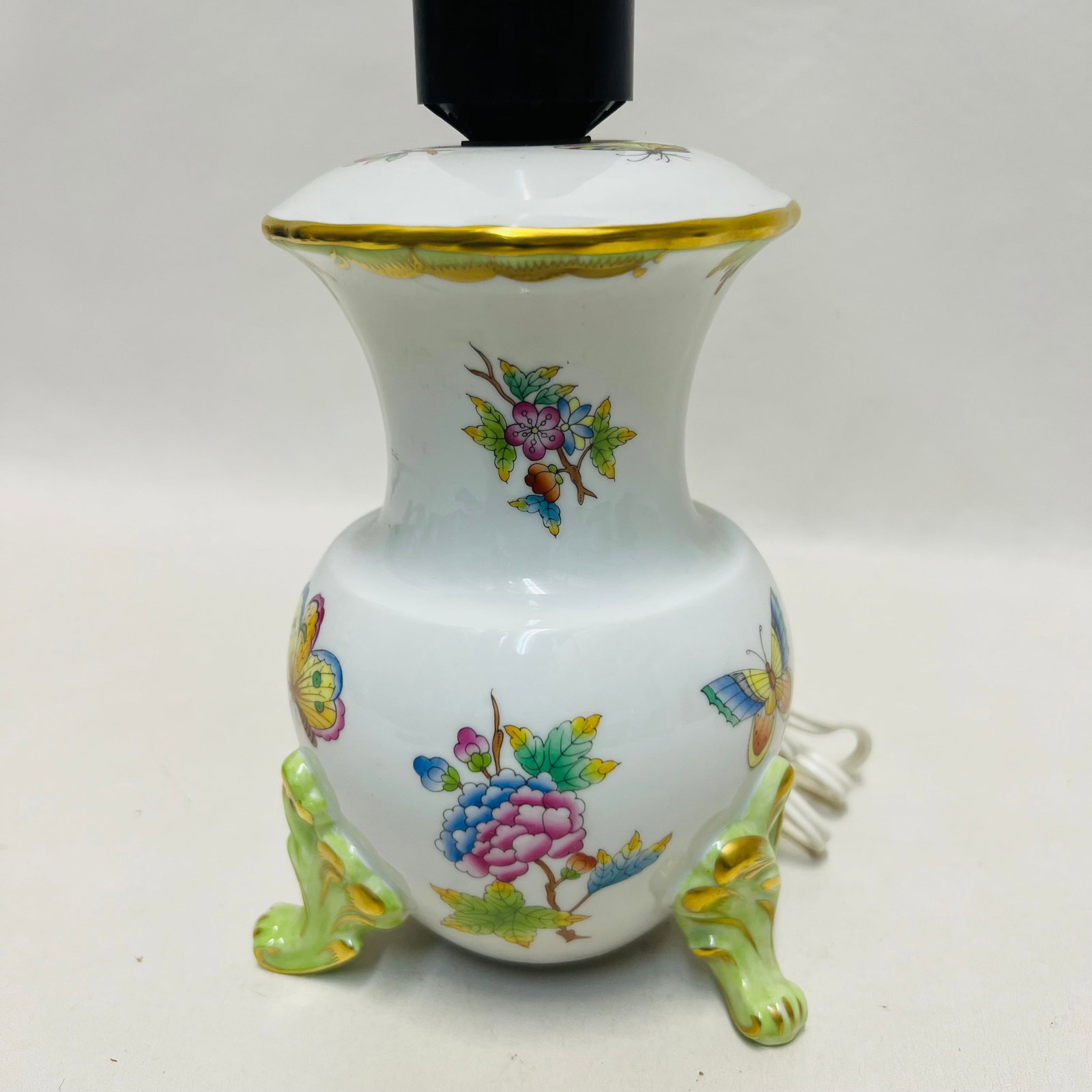 Vintage Herend Queen Victoria Pattern Porcelain Accent Lamp (1 of 6)